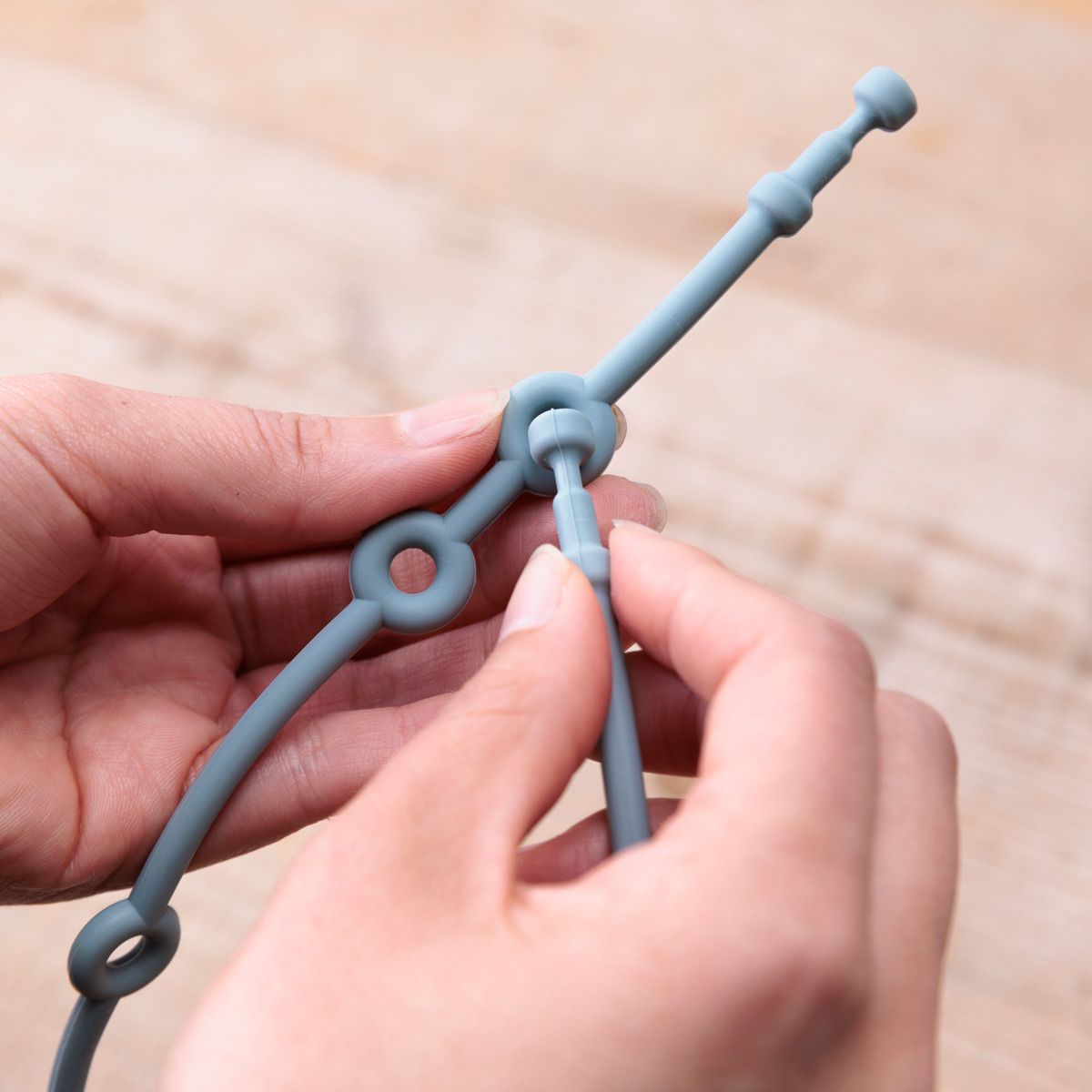 ベビー ニギニギハンカチ シリコンストラップ付き おもちゃ 落下防止 日本製 ベビーカー モチーフ ( 赤ちゃん カシャカシャ ハンカチ 布製 布おもちゃ ファーストトイ 知育玩具 にぎにぎ 玩具 綿100% コットン プレゼント ) 【ユニコーン】 ユニコーン