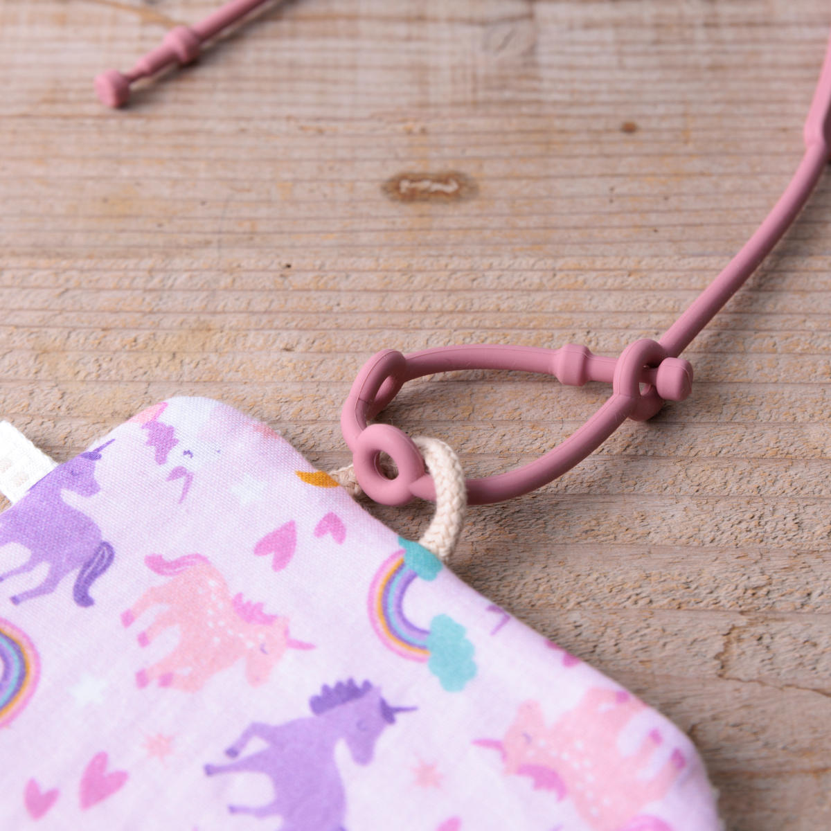 ベビー ニギニギハンカチ シリコンストラップ付き おもちゃ 落下防止 日本製 ベビーカー モチーフ ( 赤ちゃん カシャカシャ ハンカチ 布製 布おもちゃ ファーストトイ 知育玩具 にぎにぎ 玩具 綿100% コットン プレゼント ) 【ユニコーン】 ユニコーン