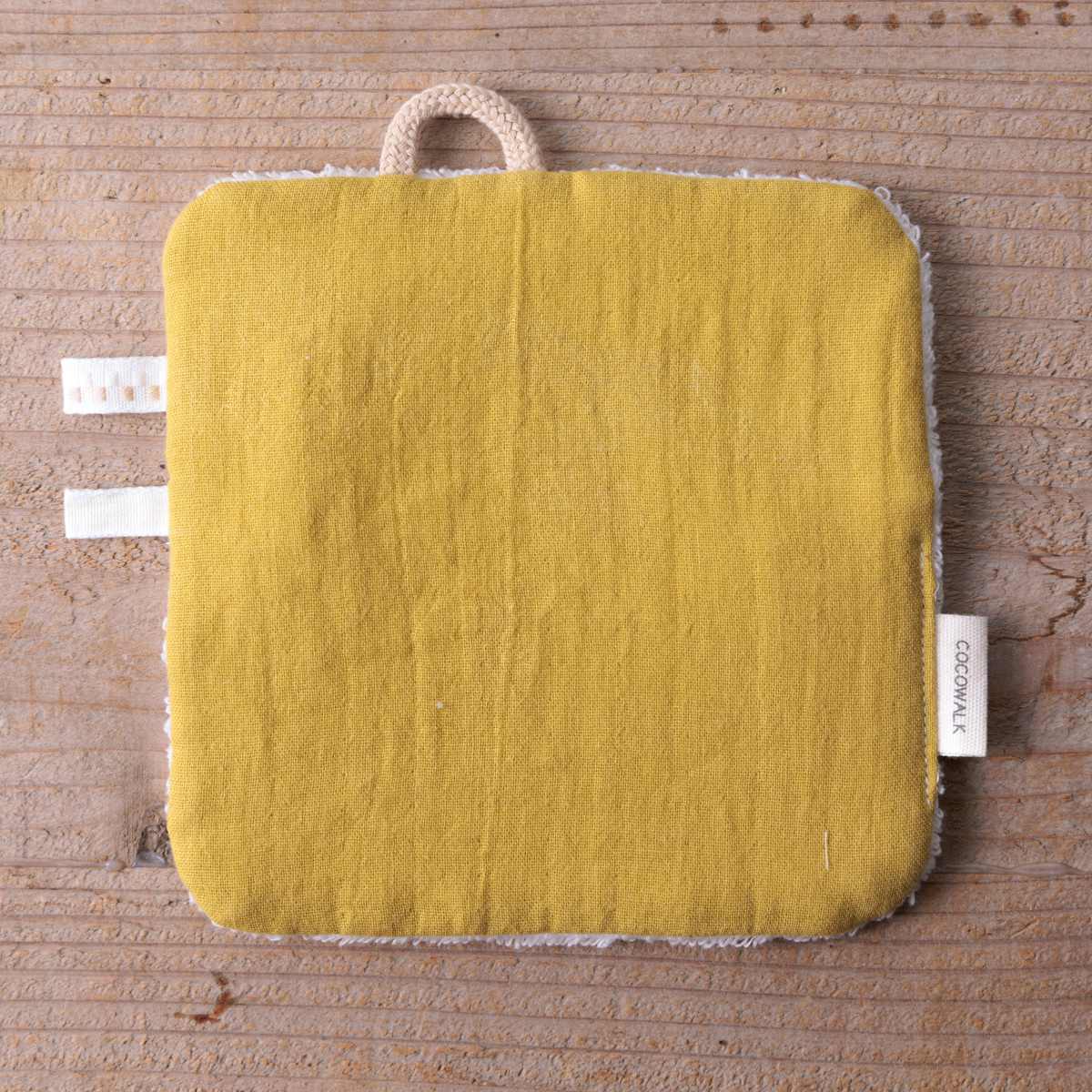 ベビー ニギニギハンカチ シリコンストラップ付き おもちゃ 落下防止 日本製 ベビーカー やさしいガーゼ ( 赤ちゃん カシャカシャ ハンカチ 布製 布おもちゃ ファーストトイ 知育玩具 にぎにぎ 玩具 綿100% コットン プレゼント ) 【イエロー】 イエロー