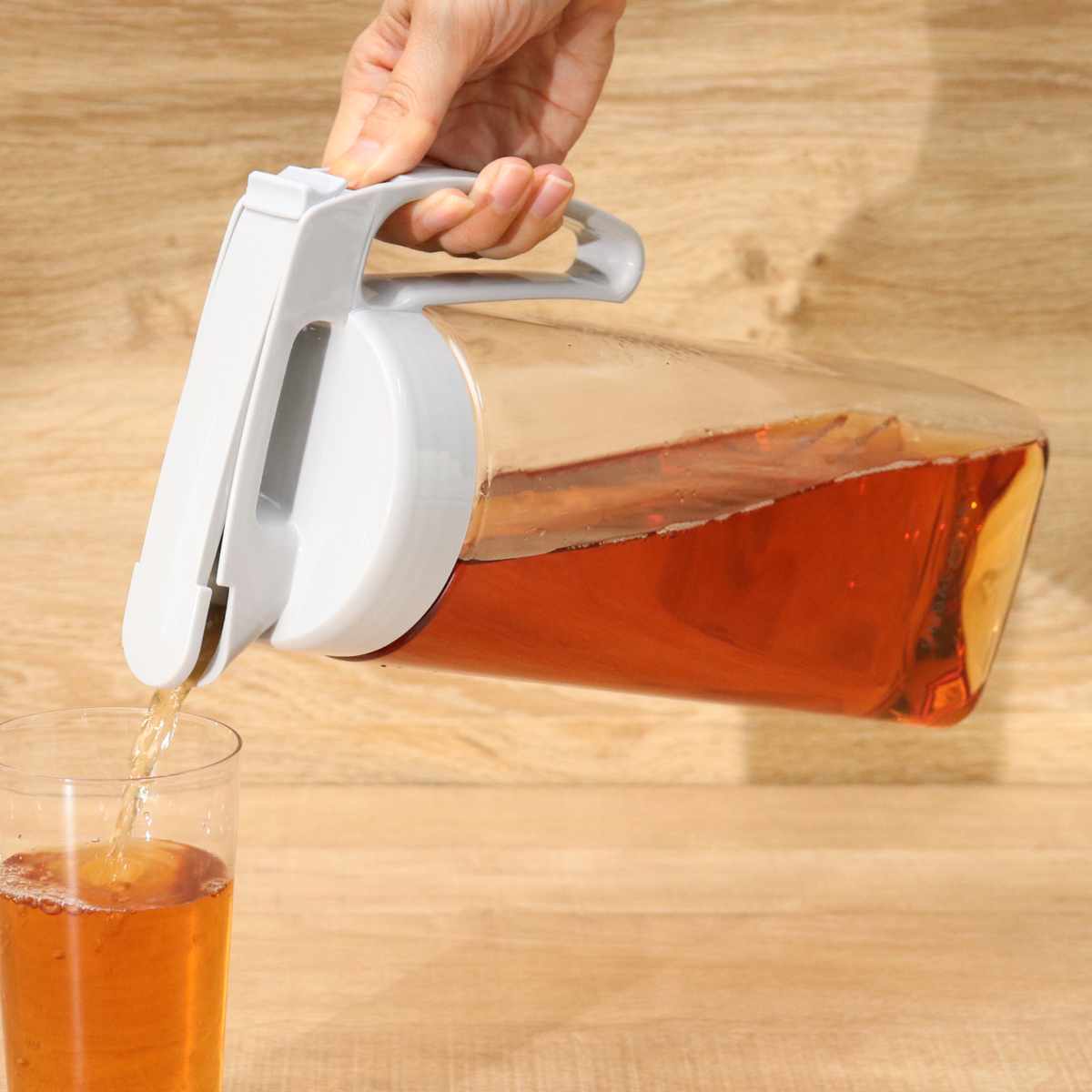 EMBALANCE エンバランス ピッチャー 2.1L 2個セット ( シームレス パッキン一体型 ワンタッチ 耐熱 横置き プラスチック 水差し 麦茶ポット 水さし 冷水ポット 縦 横 お茶 麦茶 エンバランス加工 まろやか 片手 持ち手付き 縦置き )