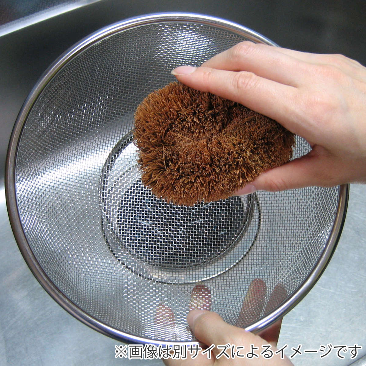 たわし ベストクオリティー 大型パーム タワシ ザル まな板 木製品 ( 束子 コイアファイバー 天然素材 天然繊維 大型 俎板 ざる 根菜 泥 土 落とし 鉄フライパン 食器 洗い ブラシ こすり取る 掻きだす コンパクト )