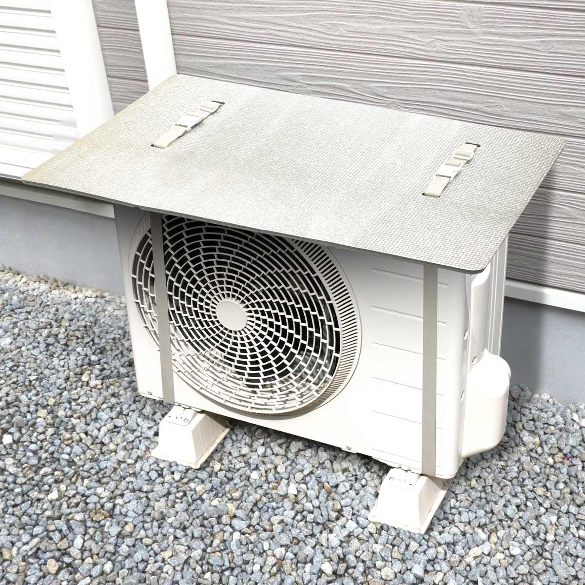 室外機カバー 室外機の日よけパネル ベルトタイプ 80×48.5cm ( エアコン室外機カバー エアコンカバー アルミ ベルト 日除け 日光対策 直射日光 エアコン 室外機 遮熱 断熱 日よけ パネル カバー 庭 ベランダ 省エネ 節電 )