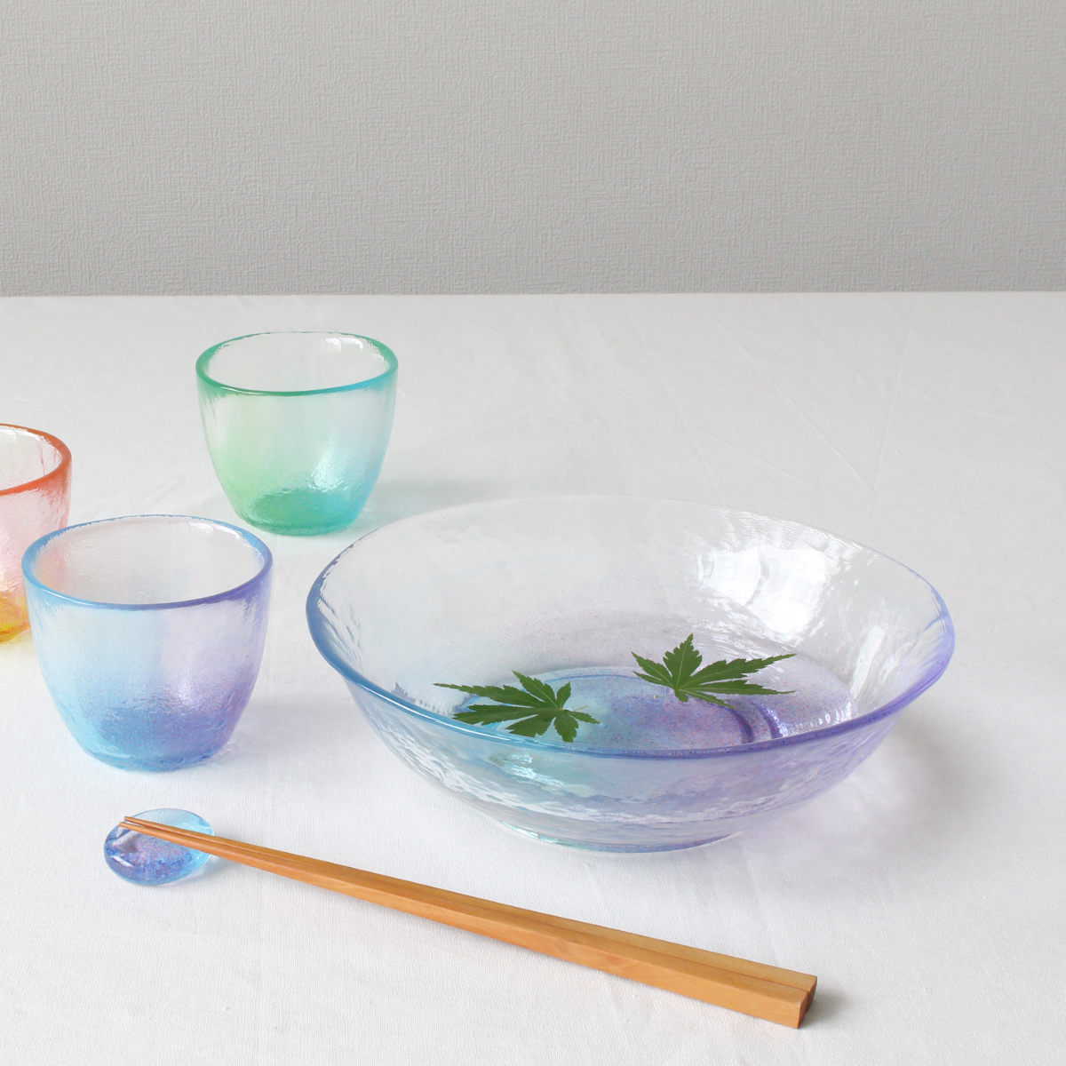 空のいろどり 麺鉢 ( ガラス 日本製 ボウル 器 お皿 皿 プレート 20cm おしゃれ かわいい ガラスボウル そうめん 素麺 ざるそば 冷製パスタ 麺皿 ) 【蒼天】 蒼天