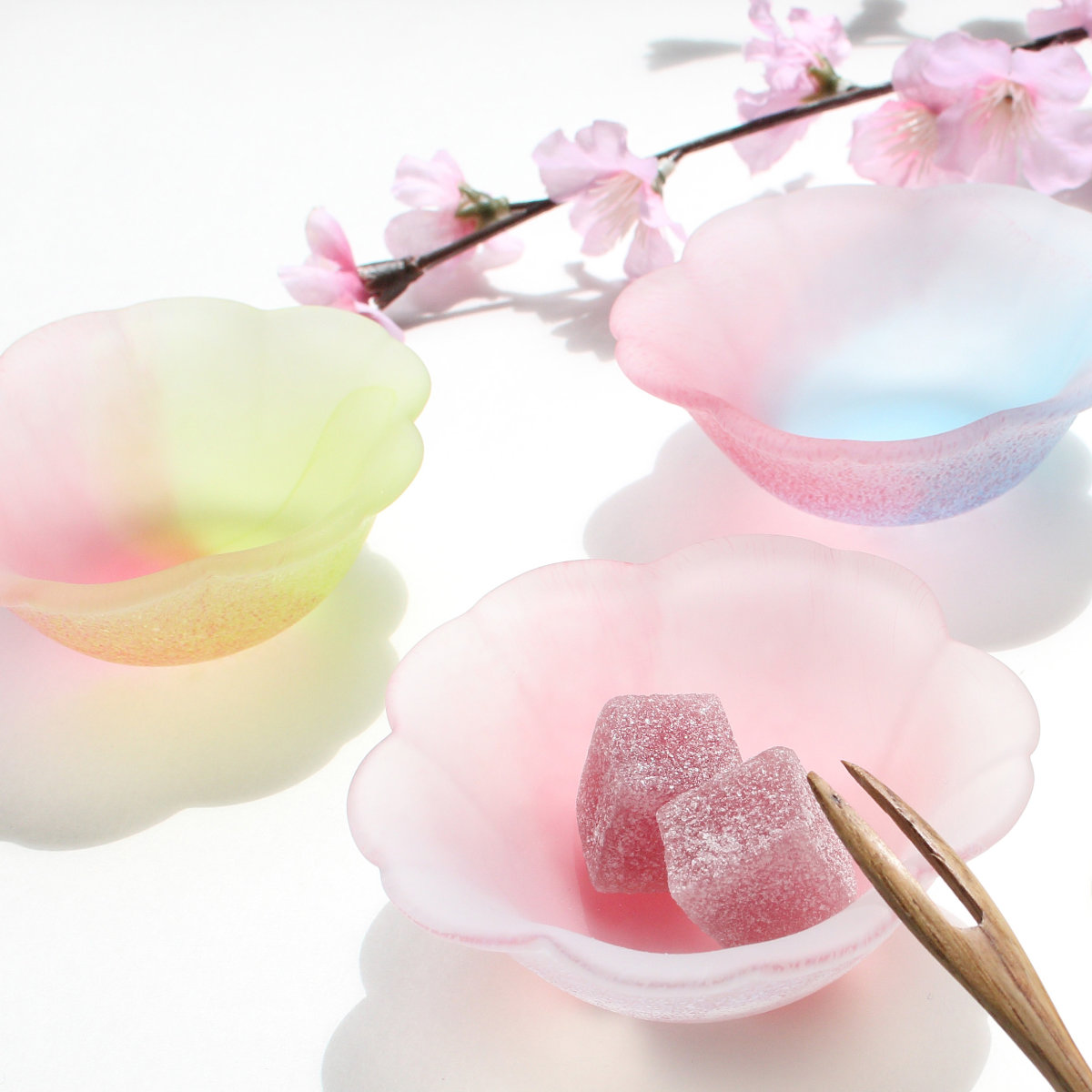 小鉢 桜のいろどりほのか 3色ギフト ( ガラス 日本製 お皿 プレート 器 鉢 8.5cm 3個入り おしゃれ かわいい スイーツ お菓子 デザート フルーツ きれい 空 ガラス製 )