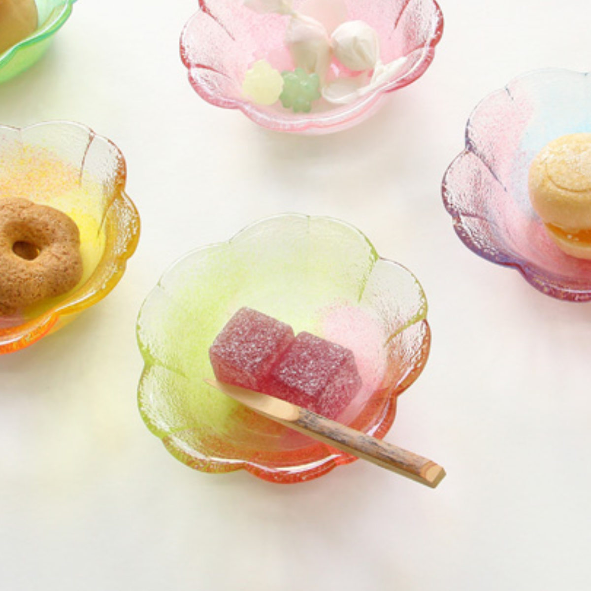 小鉢 桜のいろどり ( ガラス 日本製 8.5cm 食器 器 鉢 おしゃれ かわいい スイーツ お菓子 デザート フルーツ きれい 空 ガラス製 ) 【白桜】 白桜