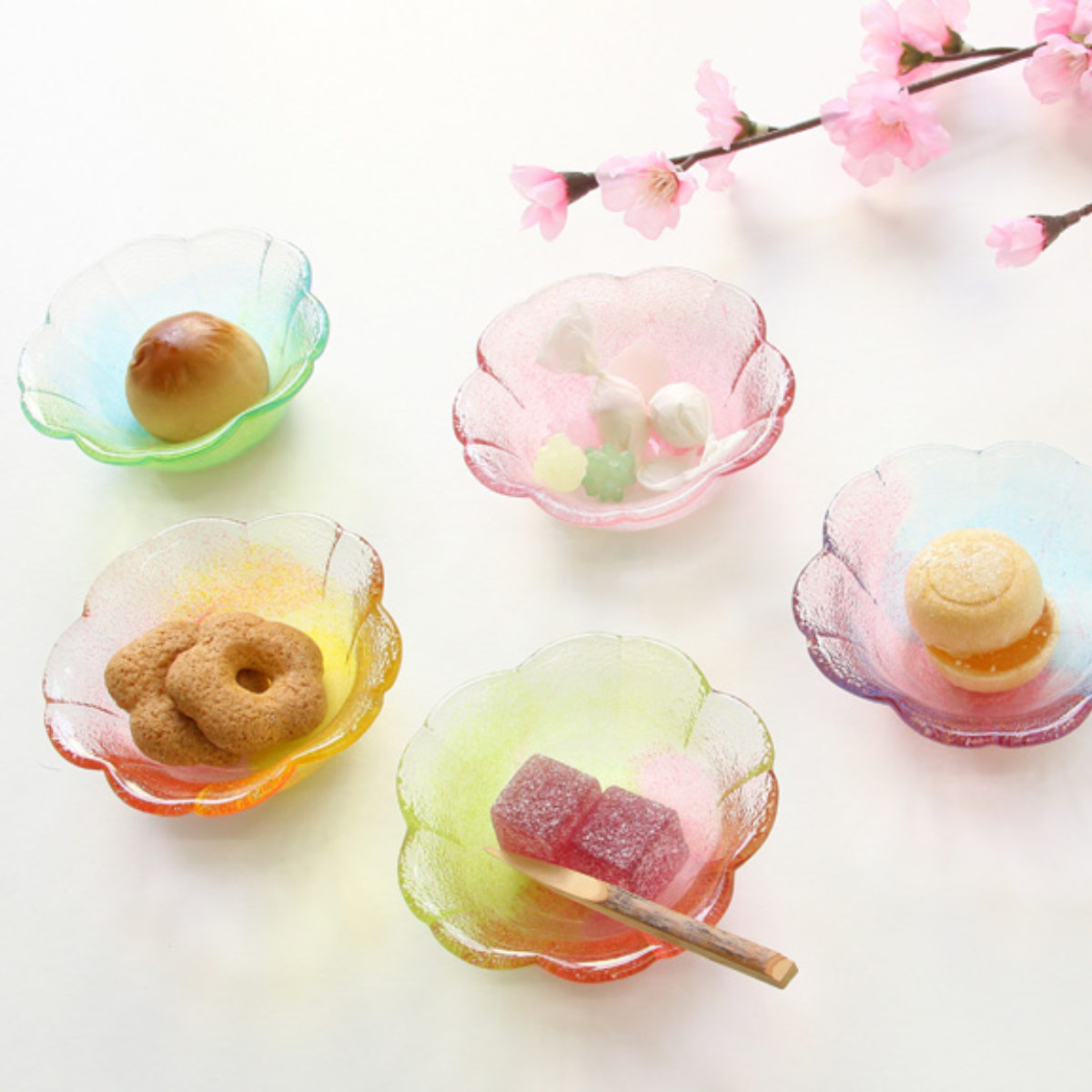 小鉢 桜のいろどり ( ガラス 日本製 8.5cm 食器 器 鉢 おしゃれ かわいい スイーツ お菓子 デザート フルーツ きれい 空 ガラス製 ) 【白桜】 白桜