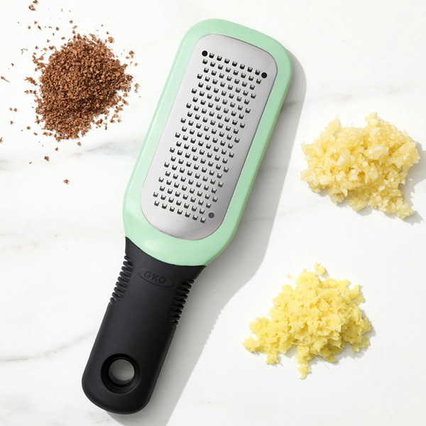 OXO ジンジャー&ガーリックグレーター おろし金 おろし器 ( すりおろし おろし生姜 おろしにんにく 食洗機対応 生姜 しょうが ショウガ ジンジャー ニンニク ガーリック 簡単 卓上 下ごしらえ キッチンツール 便利グッズ )