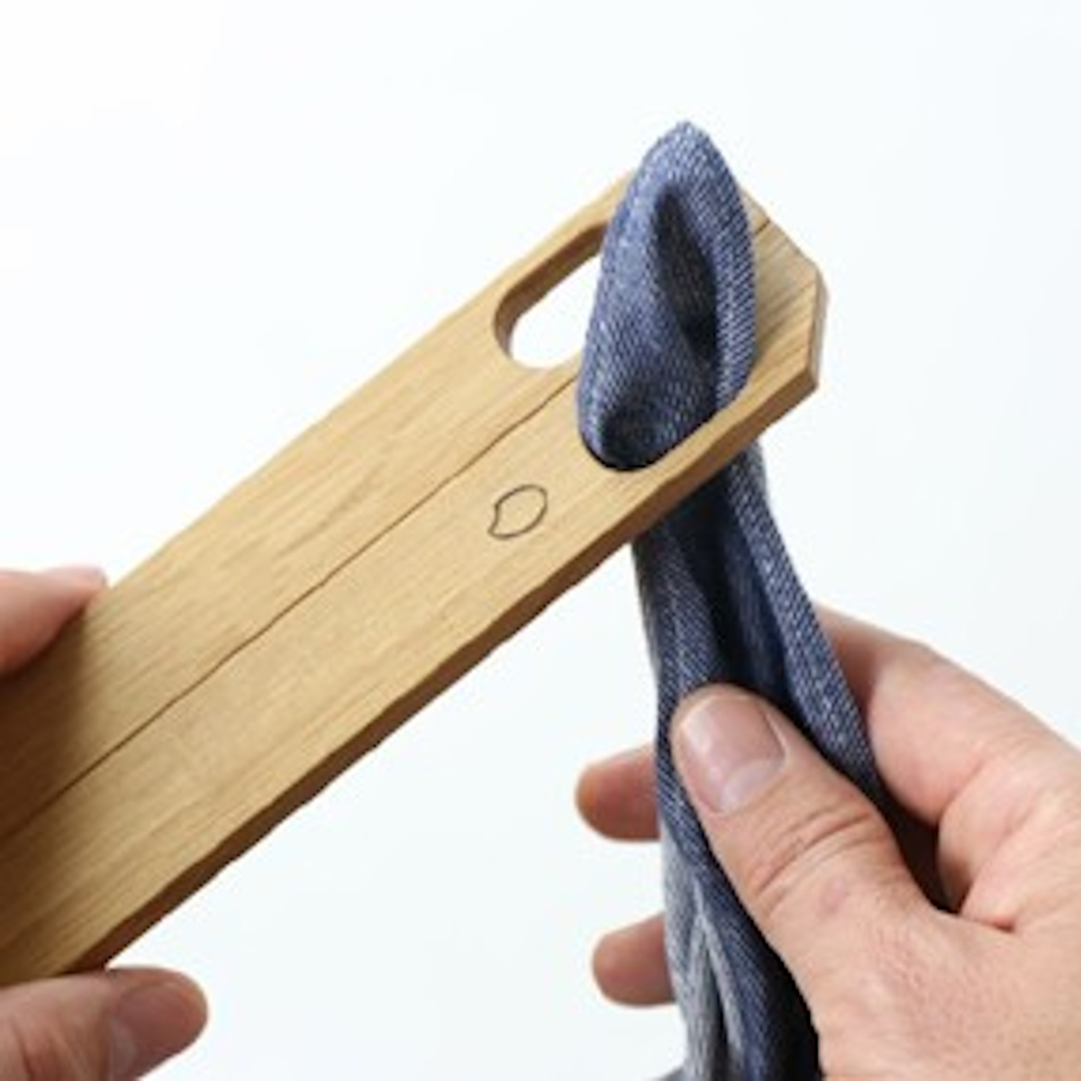 風呂敷パーツ ふろしきパッチン レギュラーサイズ ( むす美 アイデア 簡単 風呂敷バッグ アイディア 便利 グッズ コンパクト 木製 磁石 持ち手 取っ手 部品 パーツ おしゃれ ) 【ブラックウォールナット】 ブラックウォールナット