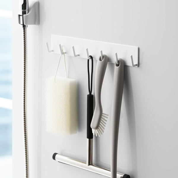 山崎実業 mist マグネットバスルームフック ミスト ( 4903208042345 お風呂 収納 壁掛けフック 7連 収納ラック バスラック 磁石 小物掛け ボディブラシ 泡立てネット 引っ掛ける 浴室 洗面所 洗濯機 冷蔵庫 壁面収納 白 )
