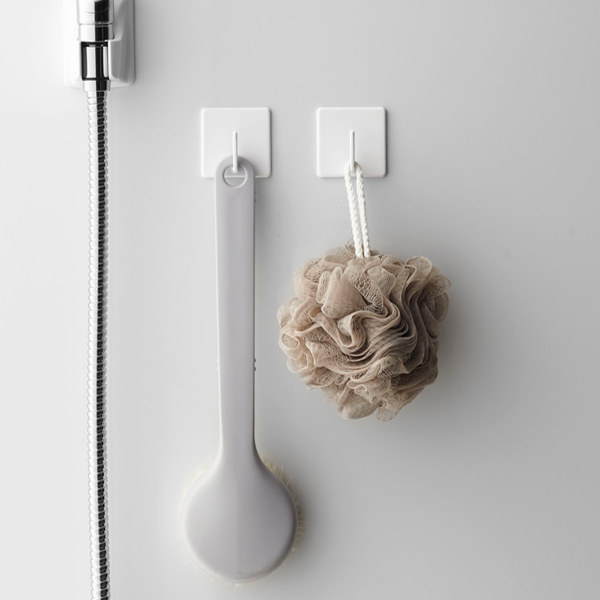 山崎実業 mist マグネットバスルームフック ミスト 2個組 ( 4903208042352 お風呂 収納 壁掛けフック 2個 磁石 小物掛け ボディブラシ 泡立てネット 引っ掛ける 浴室 洗面所 キッチン 洗濯機 冷蔵庫 壁面収納 白 )