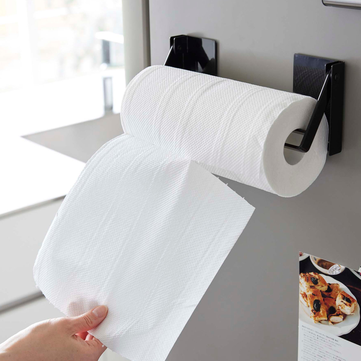 山崎実業 tower 片手でカットマグネット挟み込み式キッチンペーパーホルダー タワー ( 4903208014502 山崎実業 タワーシリーズ マグネット キッチンペーパーホルダー 片手でカット 挟み込み式 ) 【ホワイト】 ホワイト