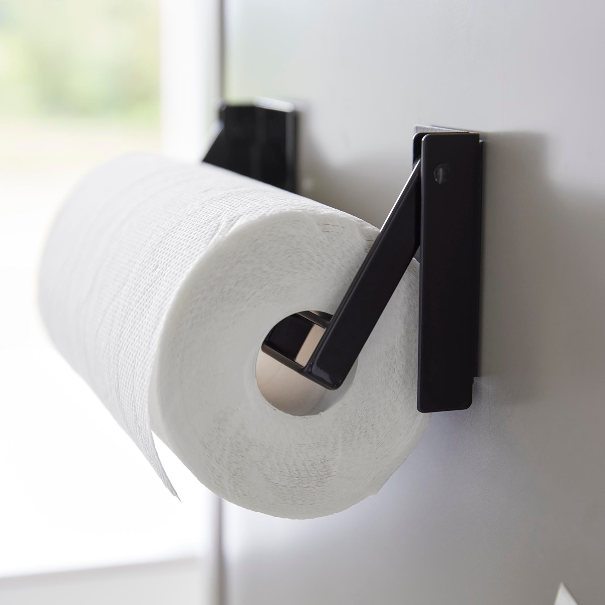 山崎実業 tower 片手でカットマグネット挟み込み式キッチンペーパーホルダー タワー ( 4903208014502 山崎実業 タワーシリーズ マグネット キッチンペーパーホルダー 片手でカット 挟み込み式 ) 【ホワイト】 ホワイト