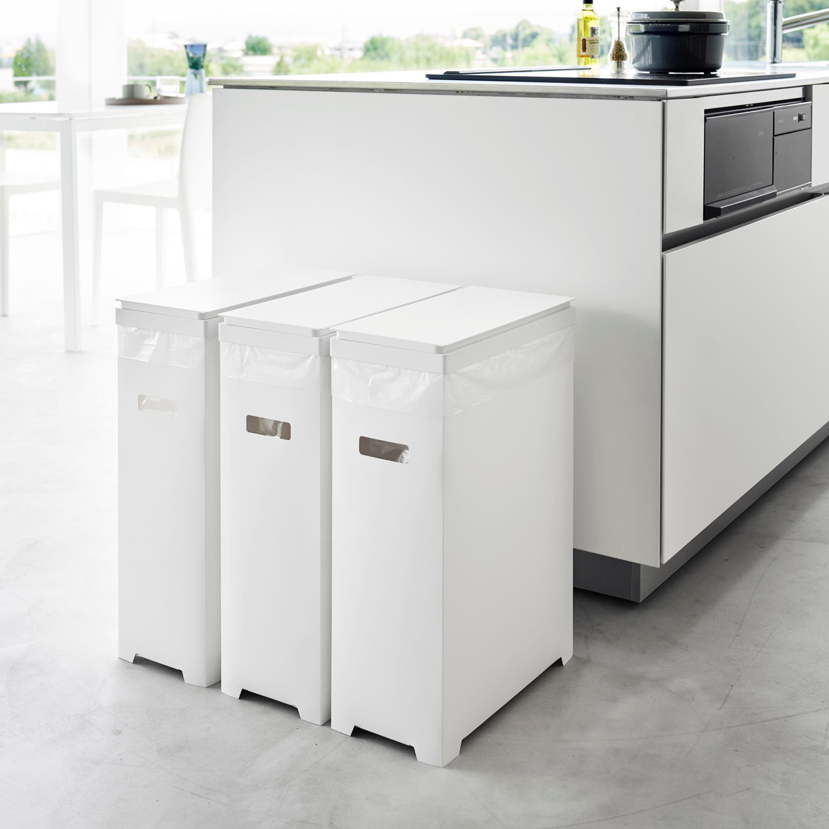 山崎実業 tower スリム蓋付きゴミ箱 タワー 横開きタイプ ( 4903208015240 タワーシリーズ ゴミ箱 ごみ箱 横開き フタ付きゴミ箱 35L スリム 35リットル 分別 高さ調節 可能 シンク下 ふた付き 分別ゴミ箱 ) 【ブラック】 ブラック