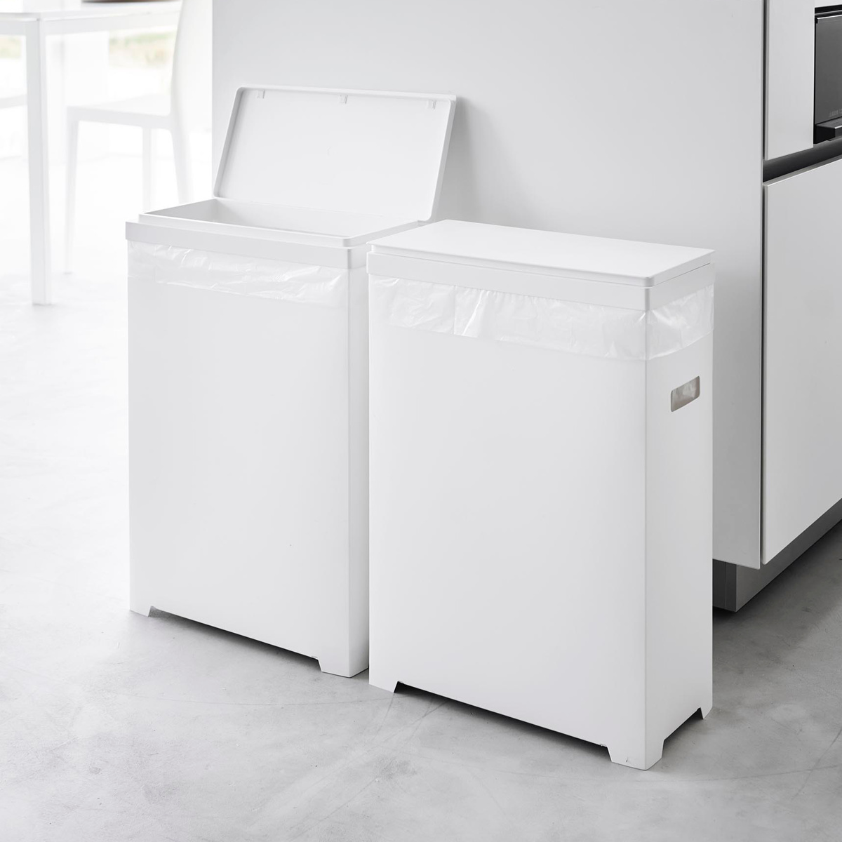 山崎実業 tower スリム蓋付きゴミ箱 タワー 横開きタイプ ( 4903208015240 タワーシリーズ ゴミ箱 ごみ箱 横開き フタ付きゴミ箱 35L スリム 35リットル 分別 高さ調節 可能 シンク下 ふた付き 分別ゴミ箱 ) 【ブラック】 ブラック