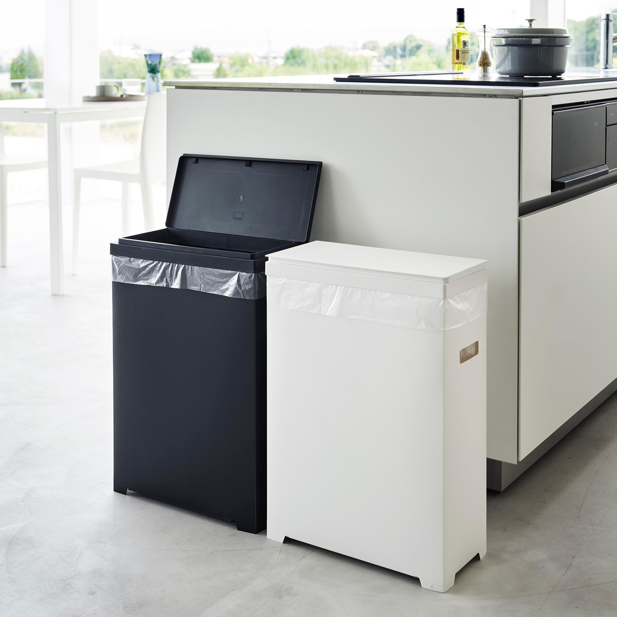 山崎実業 tower スリム蓋付きゴミ箱 タワー 横開きタイプ ( 4903208015240 タワーシリーズ ゴミ箱 ごみ箱 横開き フタ付きゴミ箱 35L スリム 35リットル 分別 高さ調節 可能 シンク下 ふた付き 分別ゴミ箱 ) 【ブラック】 ブラック