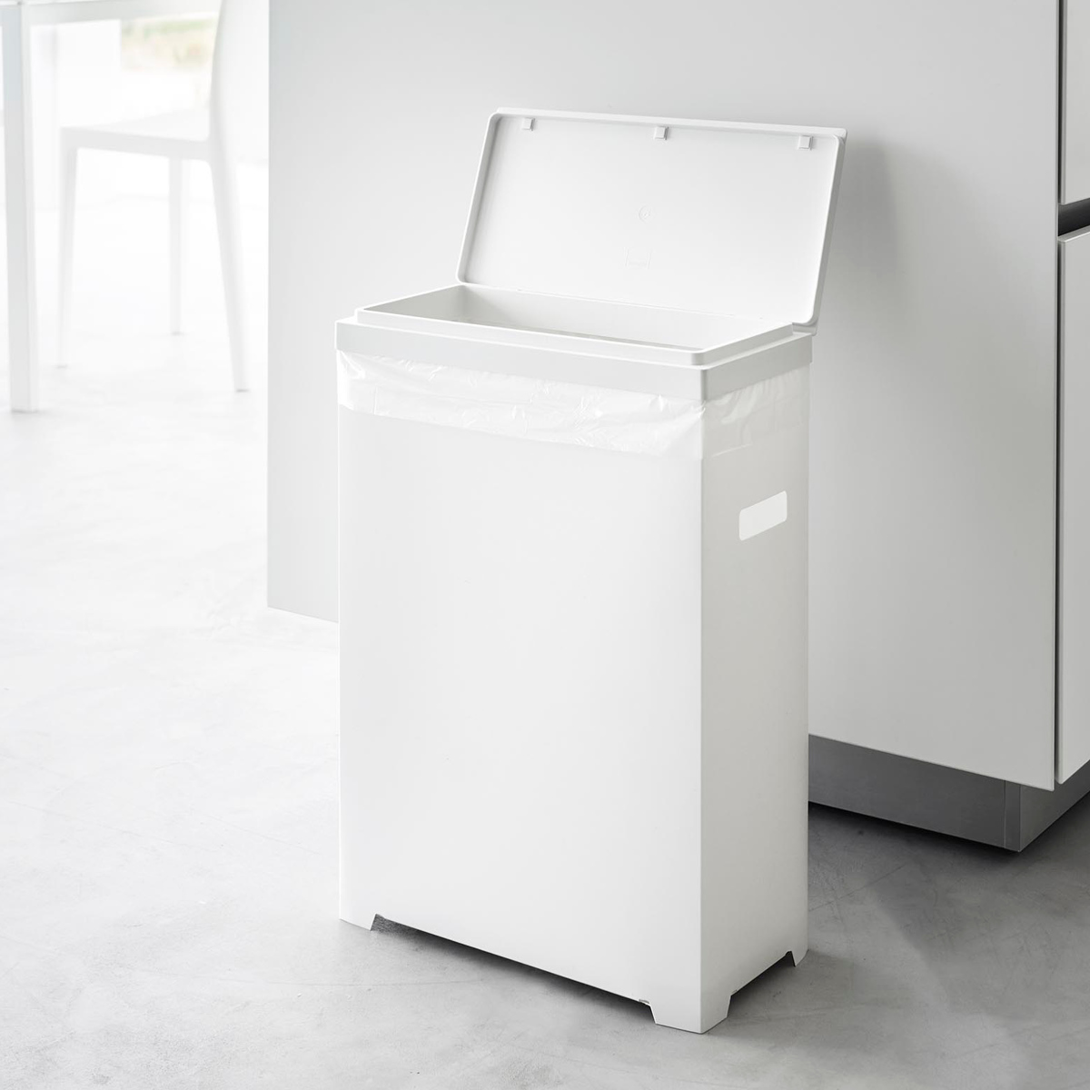 山崎実業 tower スリム蓋付きゴミ箱 タワー 横開きタイプ ( 4903208015240 タワーシリーズ ゴミ箱 ごみ箱 横開き フタ付きゴミ箱 35L スリム 35リットル 分別 高さ調節 可能 シンク下 ふた付き 分別ゴミ箱 ) 【ブラック】 ブラック