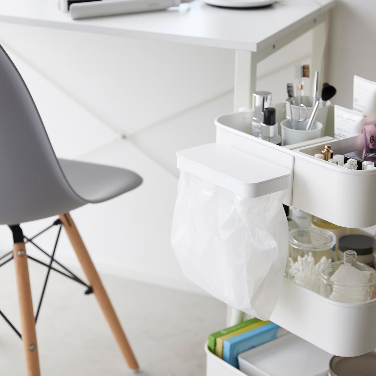 山崎実業 tower ワゴンに付けられるマグネット蓋付きポリ袋ホルダー タワー ( 4903208017015 タワーシリーズ ポリ袋ホルダー マグネット 蓋付きポリ袋ホルダー 浮かせる収納 浮かせて収納 磁石 ふた付き 収納 フタ付き ) 【ブラック】 ブラック