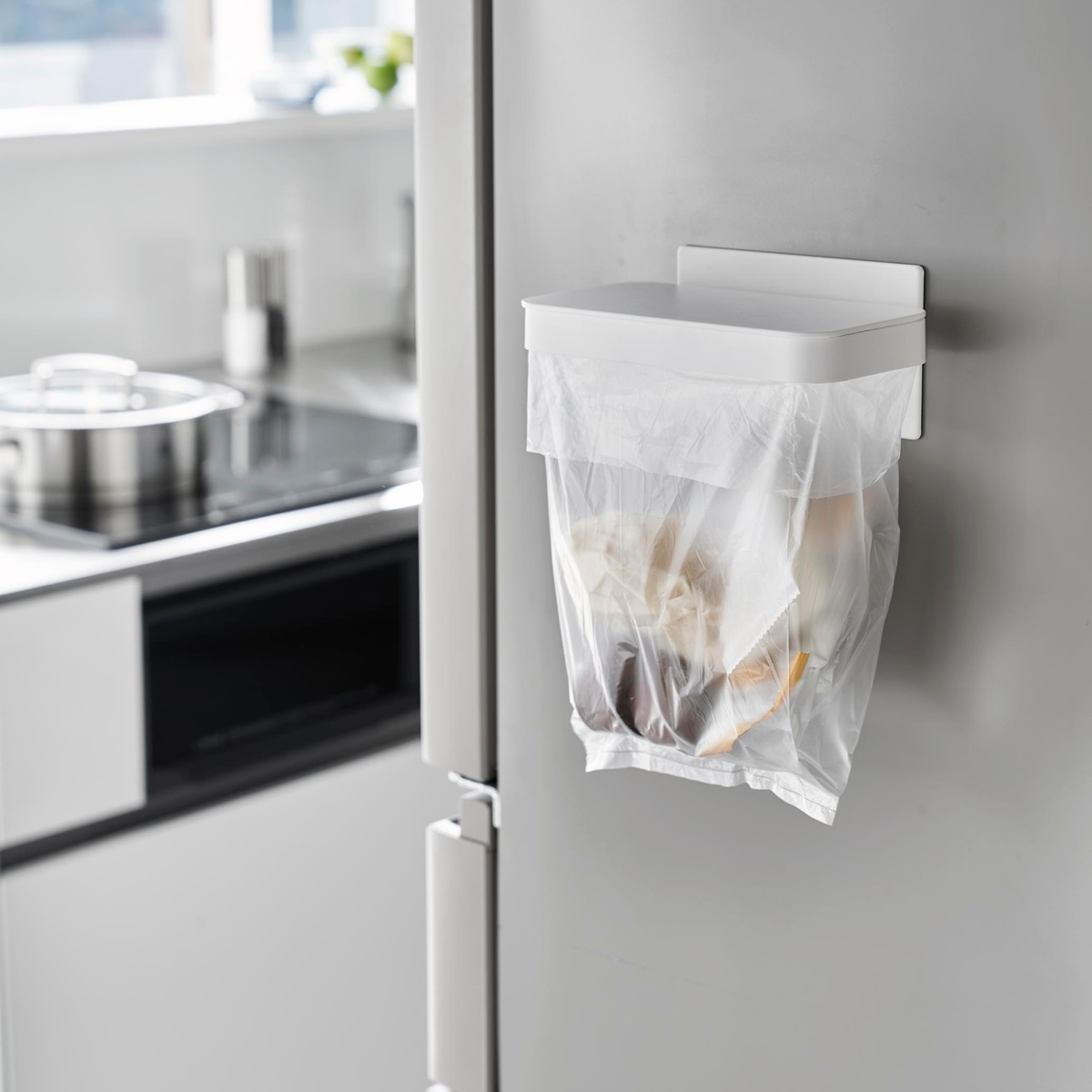 山崎実業 tower ワゴンに付けられるマグネット蓋付きポリ袋ホルダー タワー ( 4903208017015 タワーシリーズ ポリ袋ホルダー マグネット 蓋付きポリ袋ホルダー 浮かせる収納 浮かせて収納 磁石 ふた付き 収納 フタ付き ) 【ブラック】 ブラック