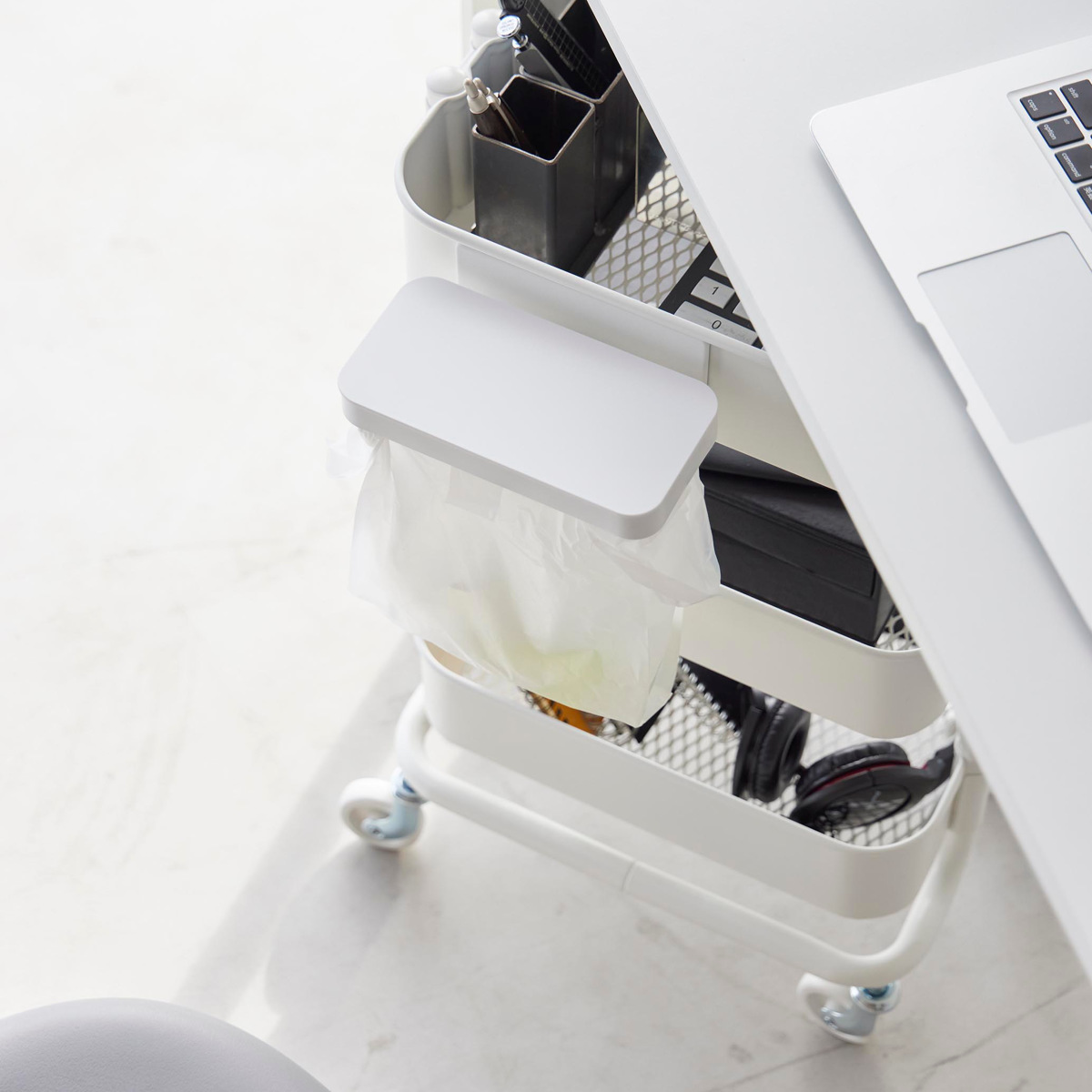 山崎実業 tower ワゴンに付けられるマグネット蓋付きポリ袋ホルダー タワー ( 4903208017015 タワーシリーズ ポリ袋ホルダー マグネット 蓋付きポリ袋ホルダー 浮かせる収納 浮かせて収納 磁石 ふた付き 収納 フタ付き ) 【ブラック】 ブラック