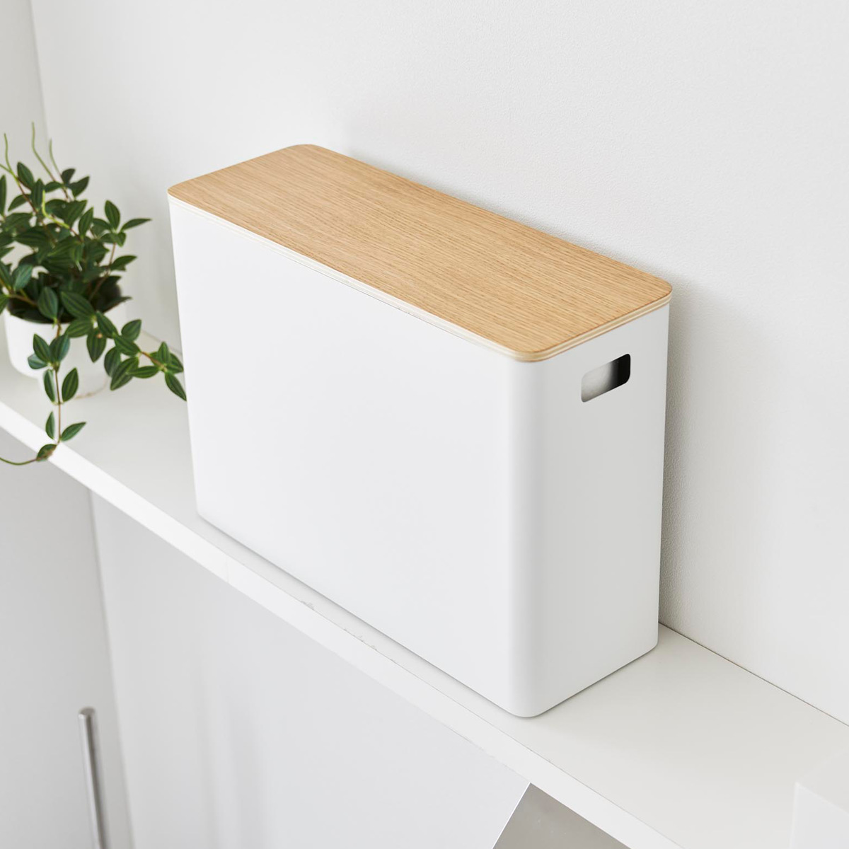 山崎実業 RIN 蓋付きトイレ用品収納 リン ( 4903208013208 リンシリーズ 蓋付き トイレ用品収納 トイレ収納 トイレットペーパー トイレットペーパー収納 トイレ お手洗い 収納 隠して収納 スリム ストッカー フタ付き ) 【ナチュラル】 ナチュラル