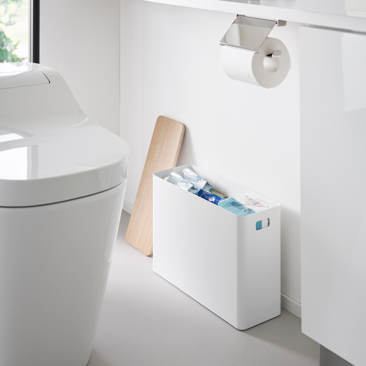 山崎実業 RIN 蓋付きトイレ用品収納 リン ( 4903208013208 リンシリーズ 蓋付き トイレ用品収納 トイレ収納 トイレットペーパー トイレットペーパー収納 トイレ お手洗い 収納 隠して収納 スリム ストッカー フタ付き ) 【ナチュラル】 ナチュラル