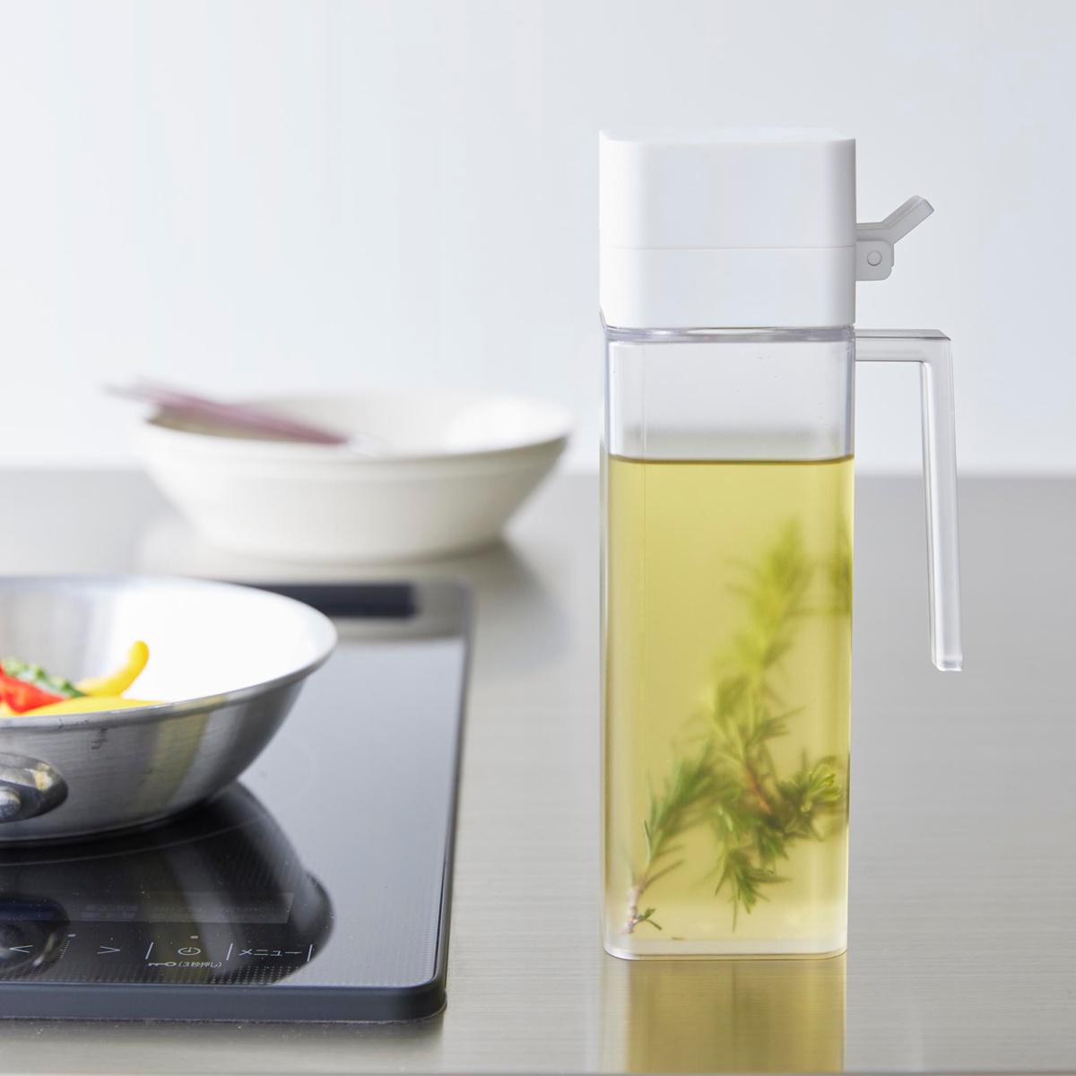 山崎実業 tower 蓋付き調味料ボトル タワー ( 4903208015172 タワーシリーズ 調味料ボトル 蓋付き 詰め替えボトル ボトル オイルボトル オイルポット 詰め替え 詰め替え用 容器 調味料容器 ) 【ホワイト】 ホワイト