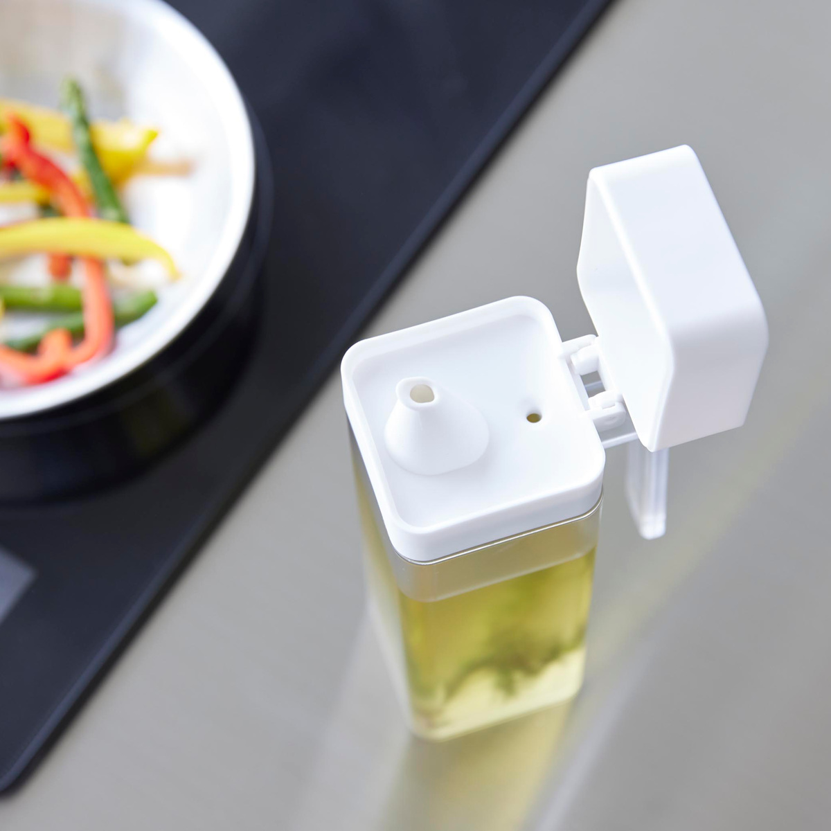 山崎実業 tower 蓋付き調味料ボトル タワー ( 4903208015172 タワーシリーズ 調味料ボトル 蓋付き 詰め替えボトル ボトル オイルボトル オイルポット 詰め替え 詰め替え用 容器 調味料容器 ) 【ホワイト】 ホワイト