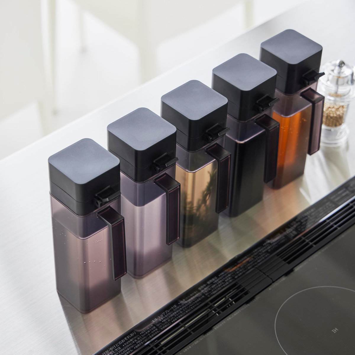 山崎実業 tower 蓋付き調味料ボトル タワー ( 4903208015172 タワーシリーズ 調味料ボトル 蓋付き 詰め替えボトル ボトル オイルボトル オイルポット 詰め替え 詰め替え用 容器 調味料容器 ) 【ホワイト】 ホワイト