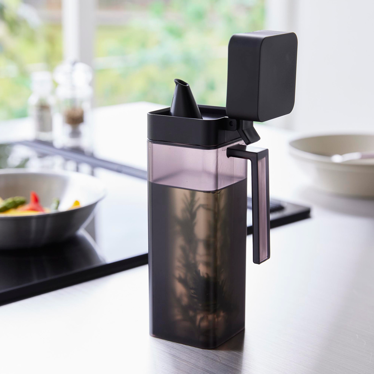 山崎実業 tower 蓋付き調味料ボトル タワー ( 4903208015172 タワーシリーズ 調味料ボトル 蓋付き 詰め替えボトル ボトル オイルボトル オイルポット 詰め替え 詰め替え用 容器 調味料容器 ) 【ホワイト】 ホワイト