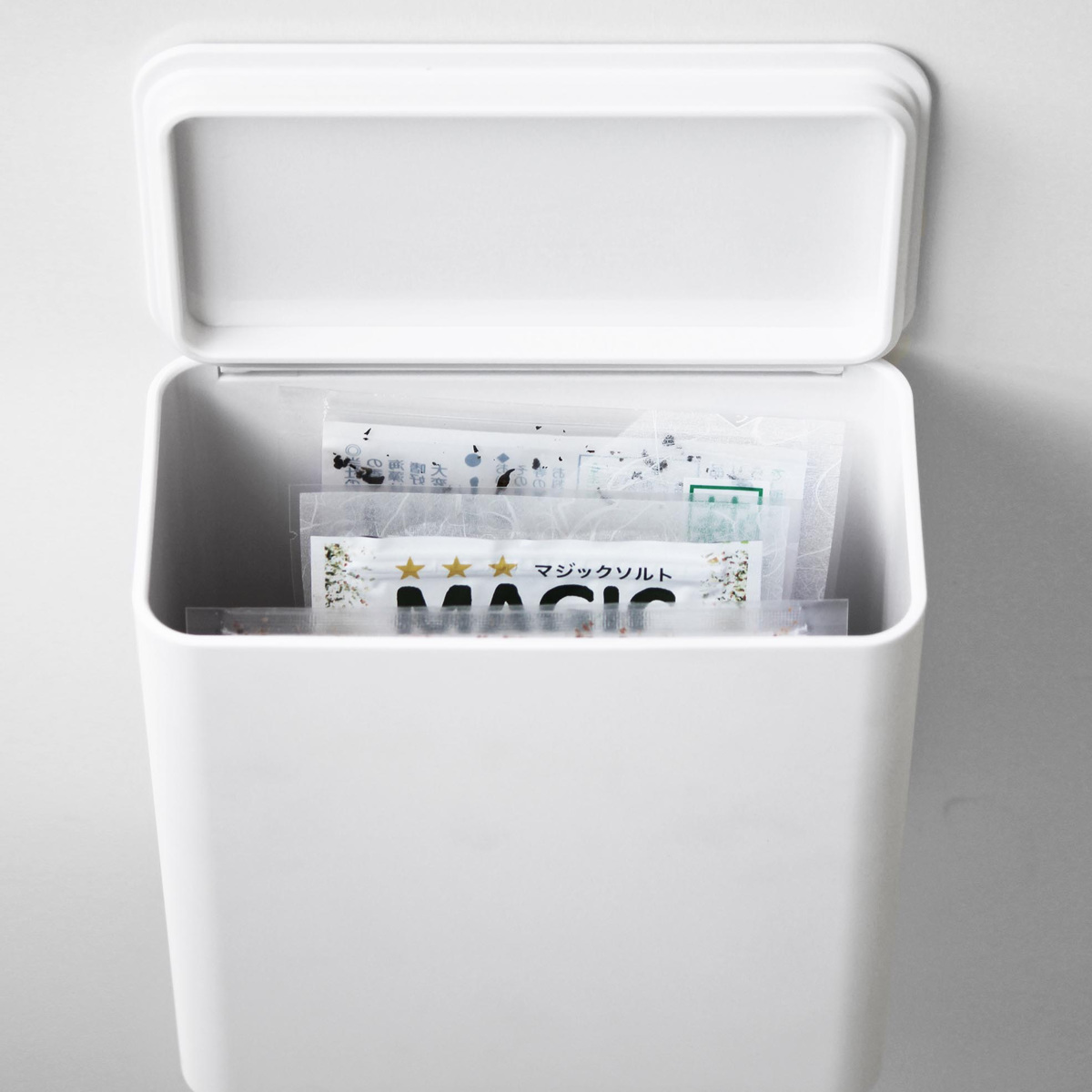 山崎実業 tower フィルムフック 密閉ゴミ箱 タワー ( 4903208015202 タワーシリーズ 密閉 ゴミ箱 ごみ箱 ごみ入れ 1.8L 1.8リットル 卓上 トイレ 洗面所 キッチン 壁 コンパクト 浮かせる 壁面 壁面設置 ) 【ブラック】 ブラック