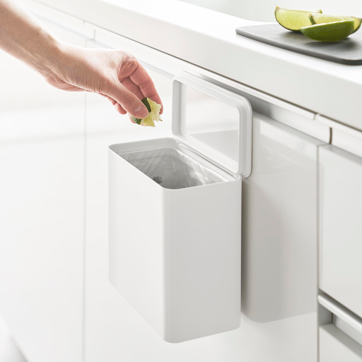 山崎実業 tower フィルムフック 密閉ゴミ箱 タワー ( 4903208015202 タワーシリーズ 密閉 ゴミ箱 ごみ箱 ごみ入れ 1.8L 1.8リットル 卓上 トイレ 洗面所 キッチン 壁 コンパクト 浮かせる 壁面 壁面設置 ) 【ブラック】 ブラック