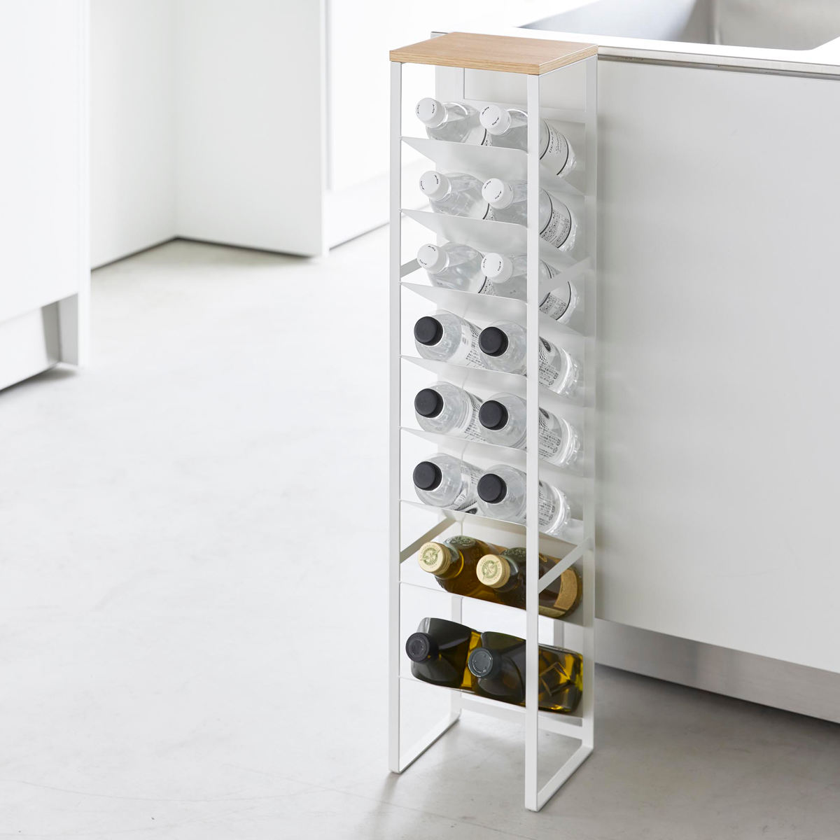 山崎実業 tower 天板付きボトルストッカー タワー 8段 ( 4903208014915 タワーシリーズ 天板付き ボトルストッカー ボトルラック キッチンラック 棚 ボトル置き ラック スリム 最大16本 すき間収納 大容量 ) 【ブラック】 ブラック