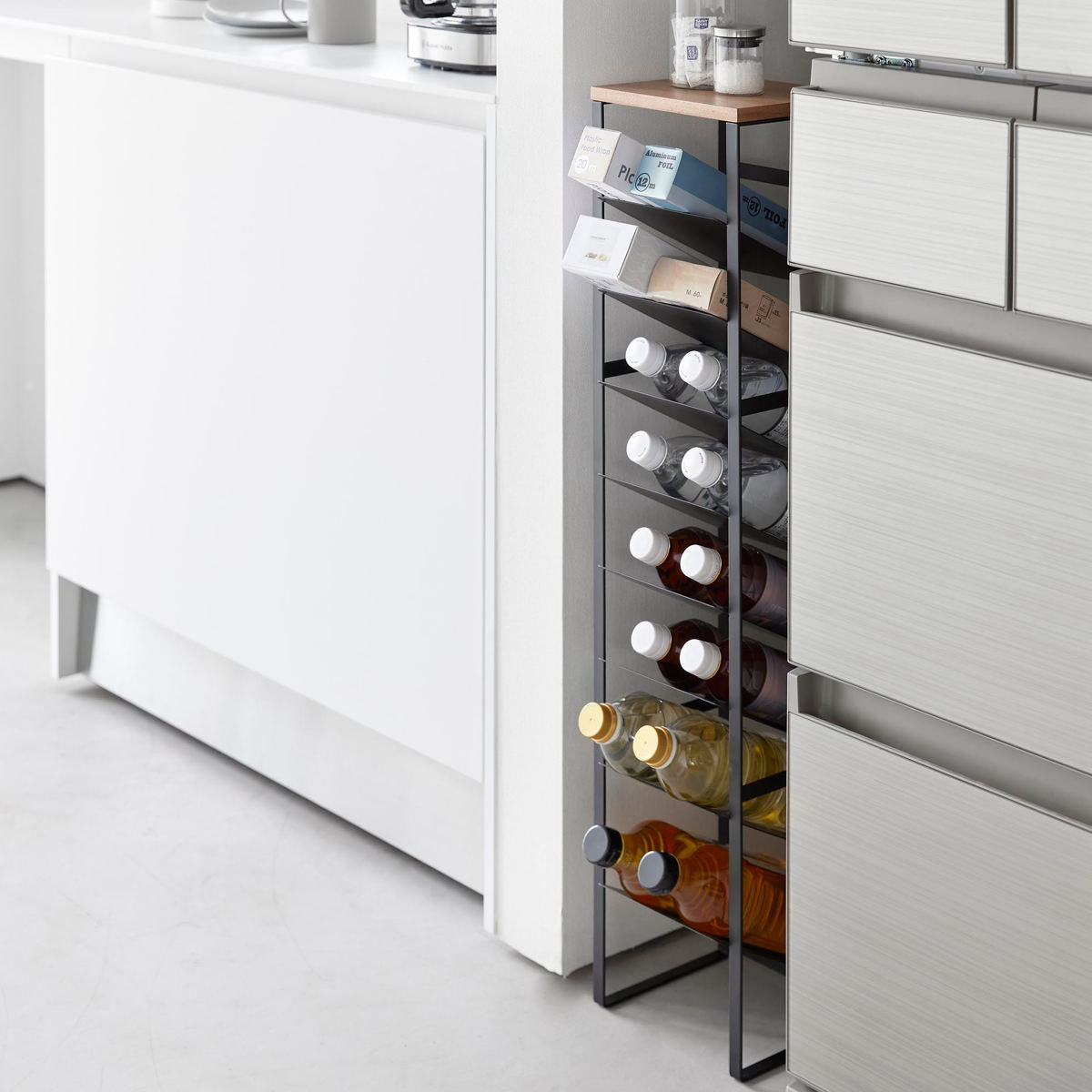 山崎実業 tower 天板付きボトルストッカー タワー 8段 ( 4903208014915 タワーシリーズ 天板付き ボトルストッカー ボトルラック キッチンラック 棚 ボトル置き ラック スリム 最大16本 すき間収納 大容量 ) 【ブラック】 ブラック