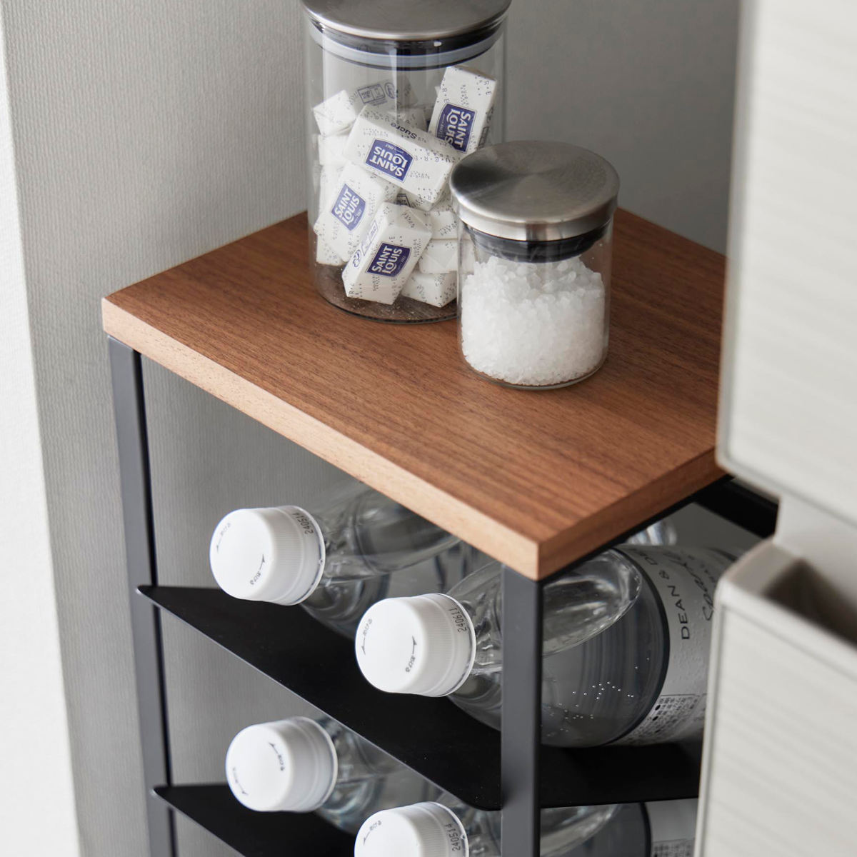 山崎実業 tower 天板付きボトルストッカー タワー 8段 ( 4903208014915 タワーシリーズ 天板付き ボトルストッカー ボトルラック キッチンラック 棚 ボトル置き ラック スリム 最大16本 すき間収納 大容量 ) 【ブラック】 ブラック