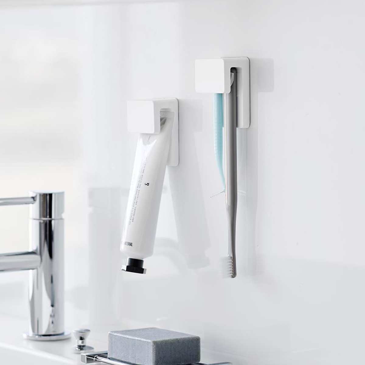 山崎実業 tower フィルムフック差し込み式歯ブラシ&チューブホルダー タワー W4 2個組 ( 4903208014939 タワーシリーズ フィルムフック 差し込み式 2個 歯ブラシ&チューブ ホルダー 差し込み ) 【ホワイト】 ホワイト