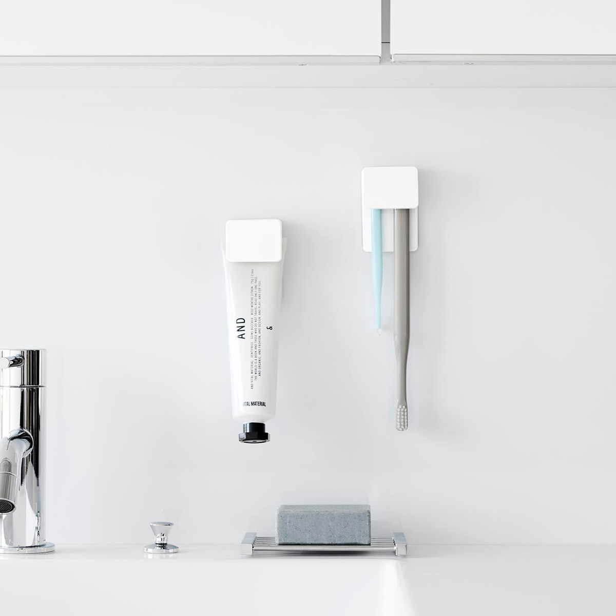 山崎実業 tower フィルムフック差し込み式歯ブラシ&チューブホルダー タワー W4 2個組 ( 4903208014939 タワーシリーズ フィルムフック 差し込み式 2個 歯ブラシ&チューブ ホルダー 差し込み ) 【ホワイト】 ホワイト