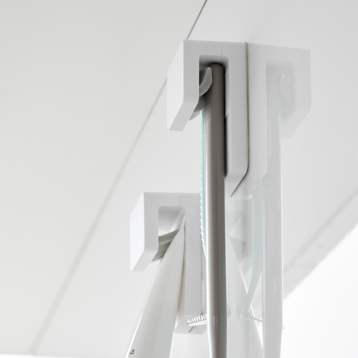 山崎実業 tower フィルムフック差し込み式歯ブラシ&チューブホルダー タワー W4 2個組 ( 4903208014939 タワーシリーズ フィルムフック 差し込み式 2個 歯ブラシ&チューブ ホルダー 差し込み ) 【ホワイト】 ホワイト