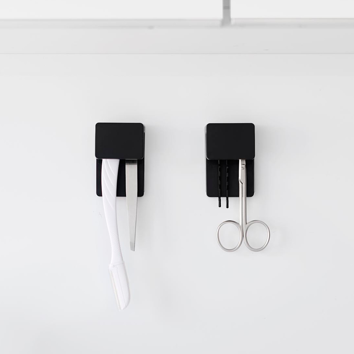 山崎実業 tower フィルムフック差し込み式歯ブラシ&チューブホルダー タワー W4 2個組 ( 4903208014939 タワーシリーズ フィルムフック 差し込み式 2個 歯ブラシ&チューブ ホルダー 差し込み ) 【ホワイト】 ホワイト