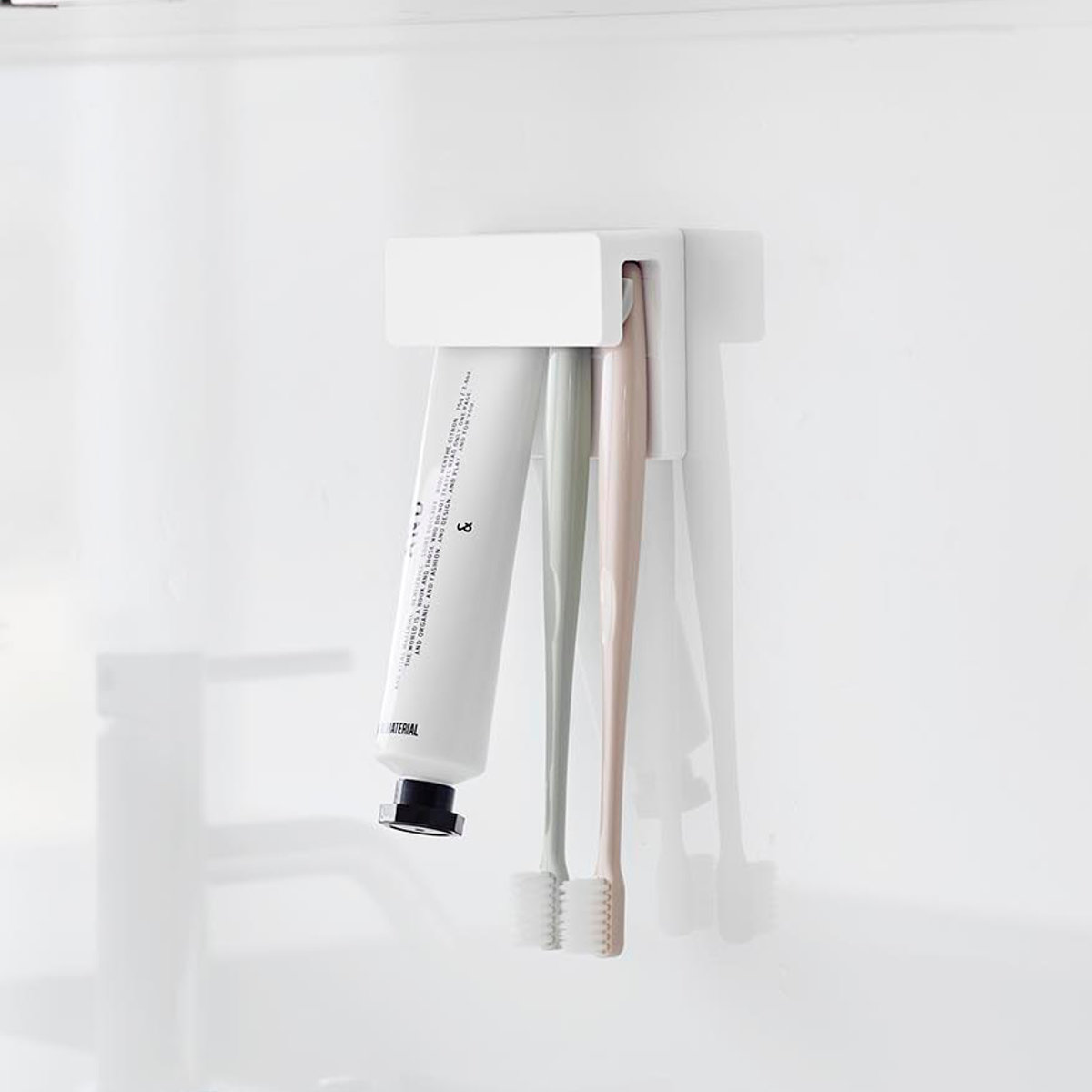 山崎実業 tower フィルムフック差し込み式歯ブラシ&チューブホルダー タワー W9 ( 4903208014953 タワーシリーズ フィルムフック 差し込み式 歯ブラシ&チューブ ホルダー 差し込み ) 【ホワイト】 ホワイト