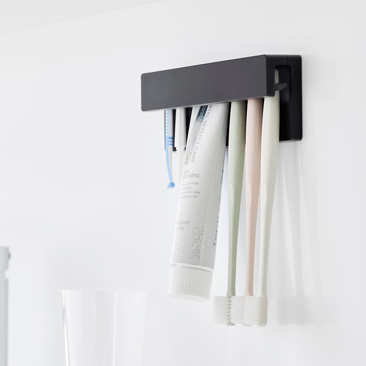 山崎実業 tower フィルムフック差し込み式歯ブラシ&チューブホルダー タワー W18 ( 4903208014977 タワーシリーズ フィルムフック 差し込み式 歯ブラシ&チューブ ホルダー 差し込み ) 【ブラック】 ブラック