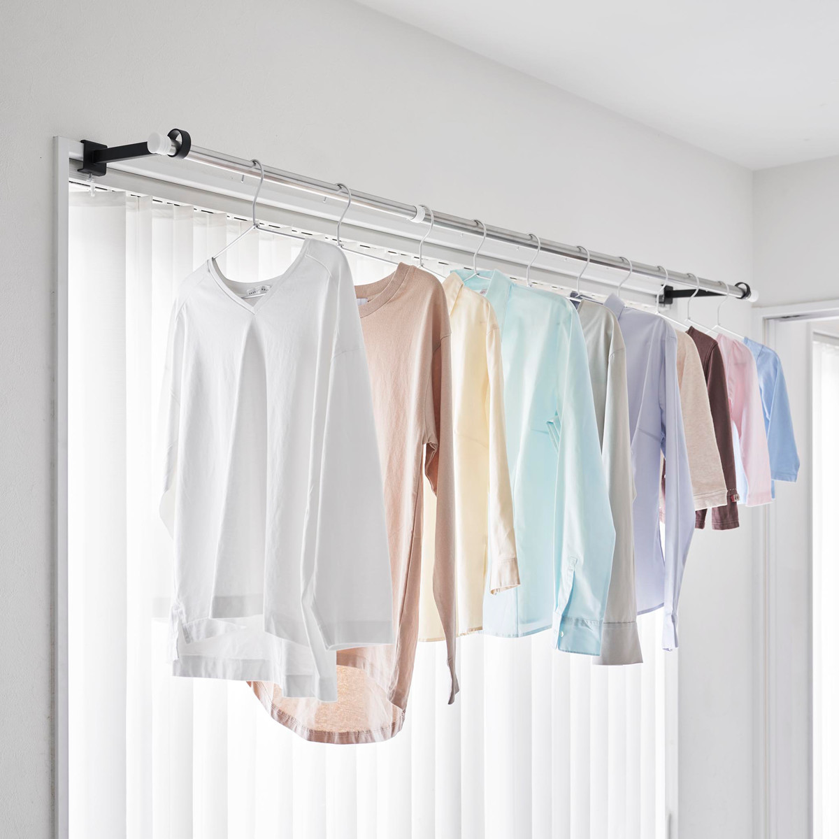山崎実業 tower 鴨居室内物干しポールホルダー タワー 奥行ワイド ( 4903208015868 タワーシリーズ 鴨居室内物干し ポールホルダー 洗濯ハンガー 室内干し 部屋干し 鴨居 洗濯ポール ドア枠 ハンガー セット ) 【ホワイト】 ホワイト