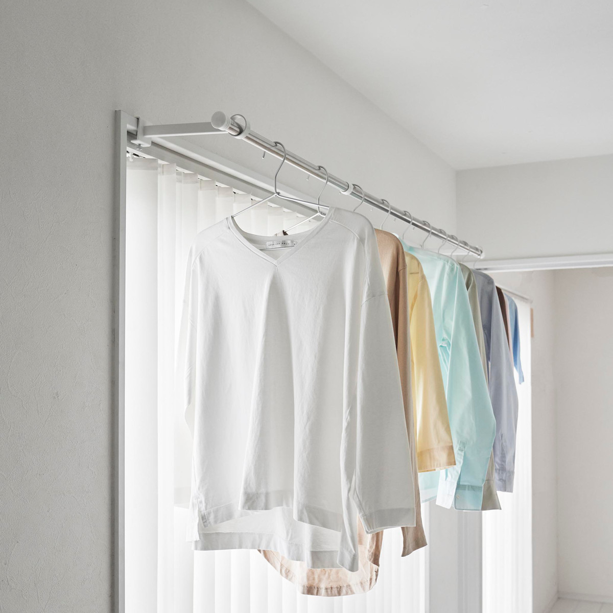 山崎実業 tower 鴨居室内物干しポールホルダー タワー 奥行ワイド ( 4903208015868 タワーシリーズ 鴨居室内物干し ポールホルダー 洗濯ハンガー 室内干し 部屋干し 鴨居 洗濯ポール ドア枠 ハンガー セット ) 【ホワイト】 ホワイト