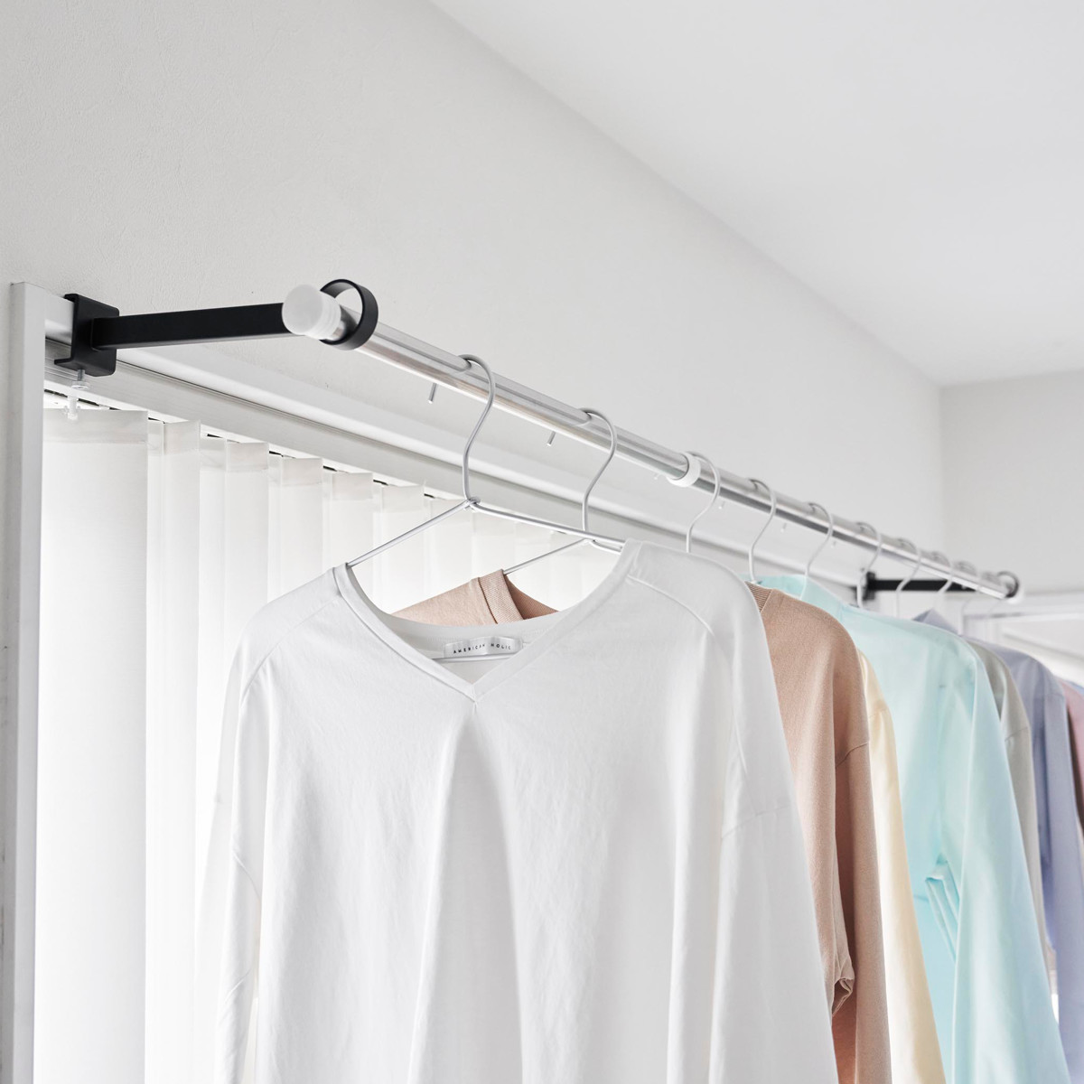 山崎実業 tower 鴨居室内物干しポールホルダー タワー 奥行ワイド ( 4903208015868 タワーシリーズ 鴨居室内物干し ポールホルダー 洗濯ハンガー 室内干し 部屋干し 鴨居 洗濯ポール ドア枠 ハンガー セット ) 【ホワイト】 ホワイト