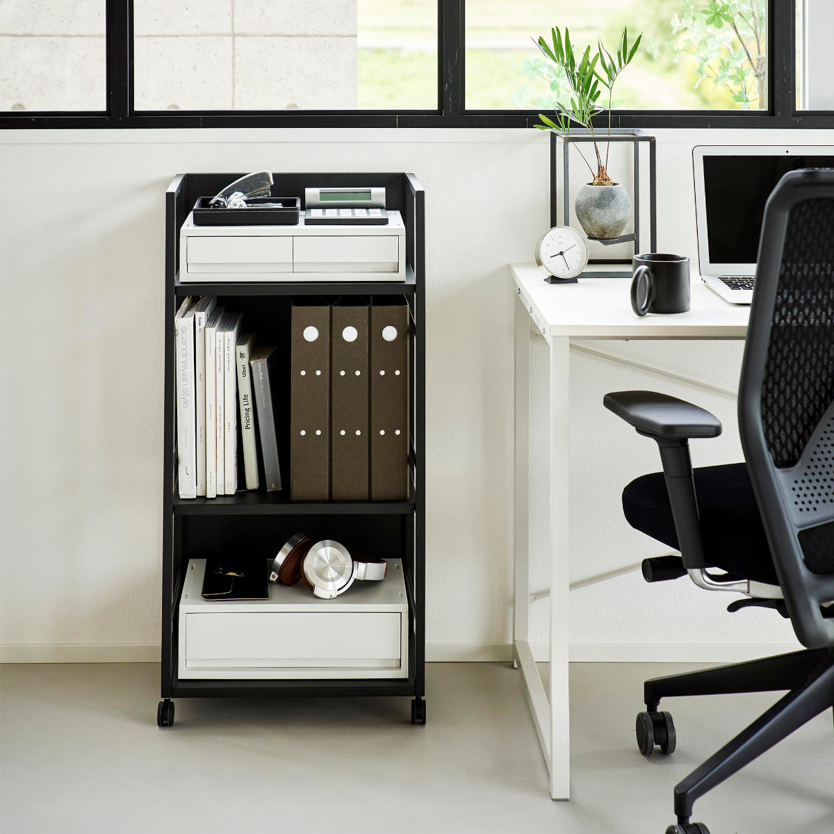 山崎実業 tower 目隠しワゴン タワー L ( 4903208014199 タワーシリーズ 目隠し ワゴン キャスター付き フック付き ラック 収納 3段タイプ 3段ワゴン ハンドル付き ) 【ブラック】 ブラック