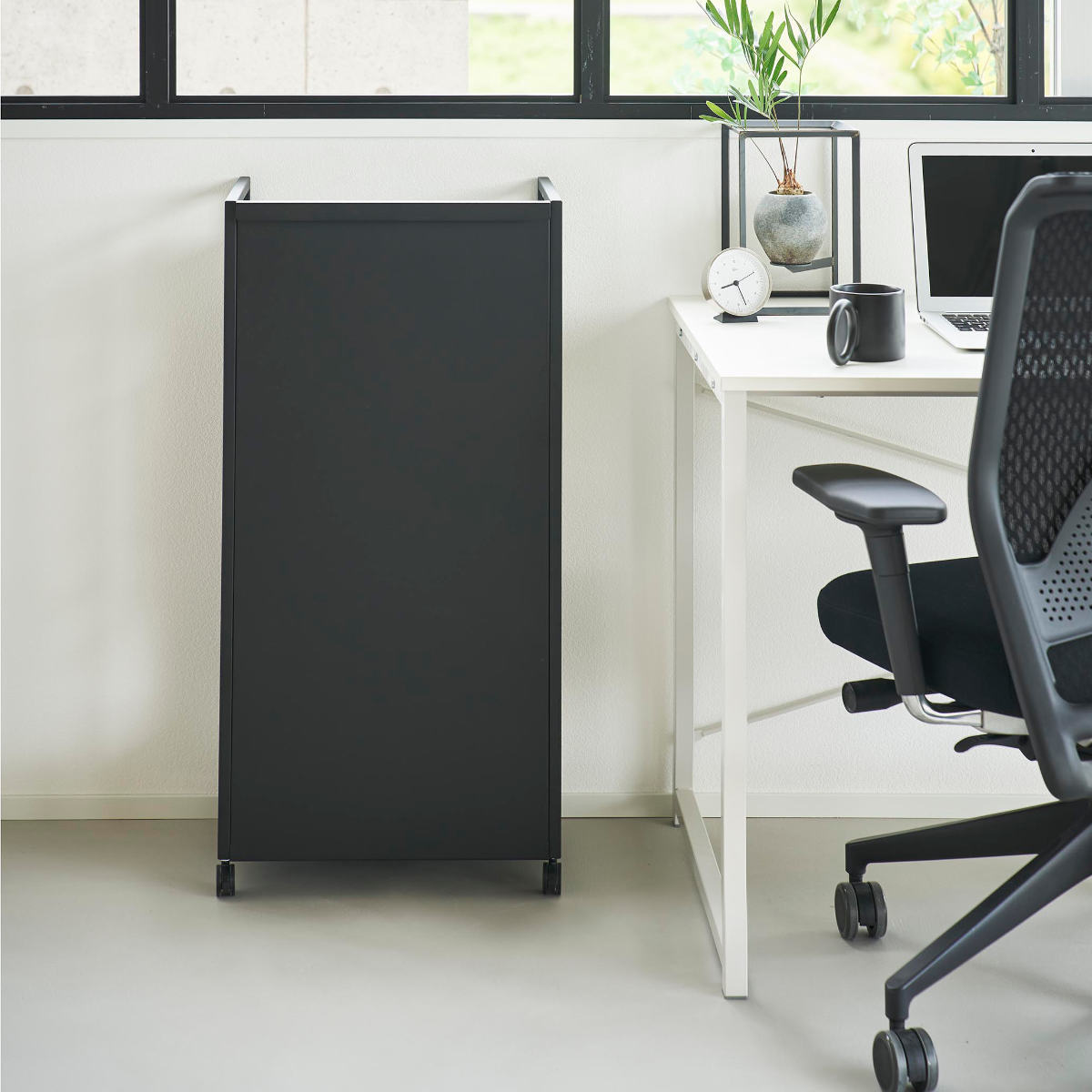 山崎実業 tower 目隠しワゴン タワー L ( 4903208014199 タワーシリーズ 目隠し ワゴン キャスター付き フック付き ラック 収納 3段タイプ 3段ワゴン ハンドル付き ) 【ブラック】 ブラック