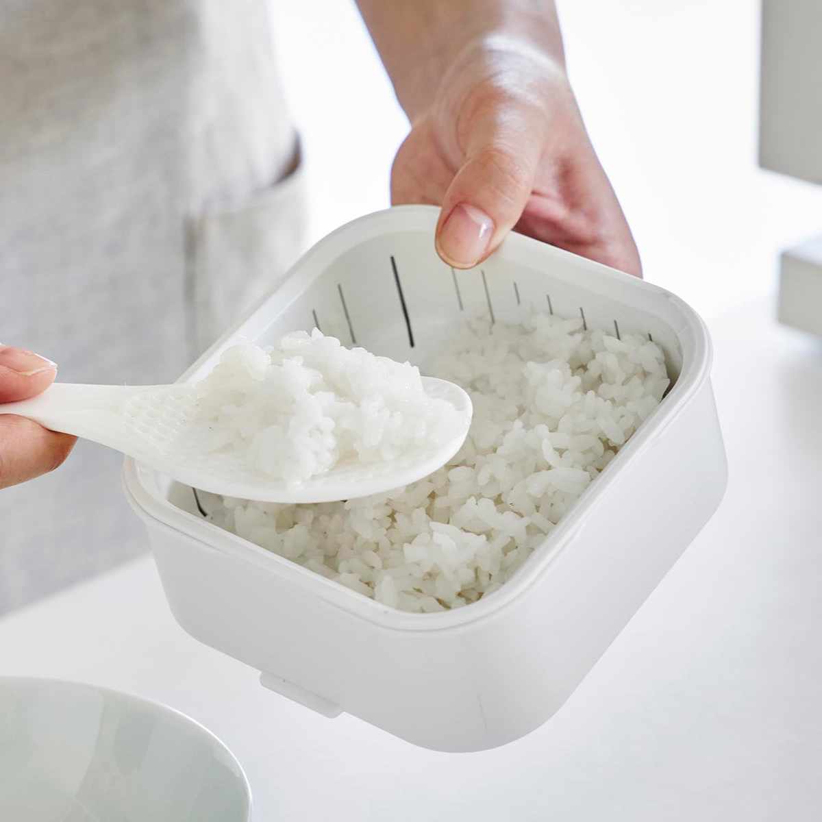 山崎実業 tower 温まりやすい立つ冷凍ごはん容器 タワー 一膳 2個組 ( 4903208014717 タワーシリーズ 冷凍ごはん 容器 2個 電子レンジ対応 温まりやすい 冷凍ご飯容器 冷凍保存 冷凍 べたつかない ) 【ホワイト】 ホワイト