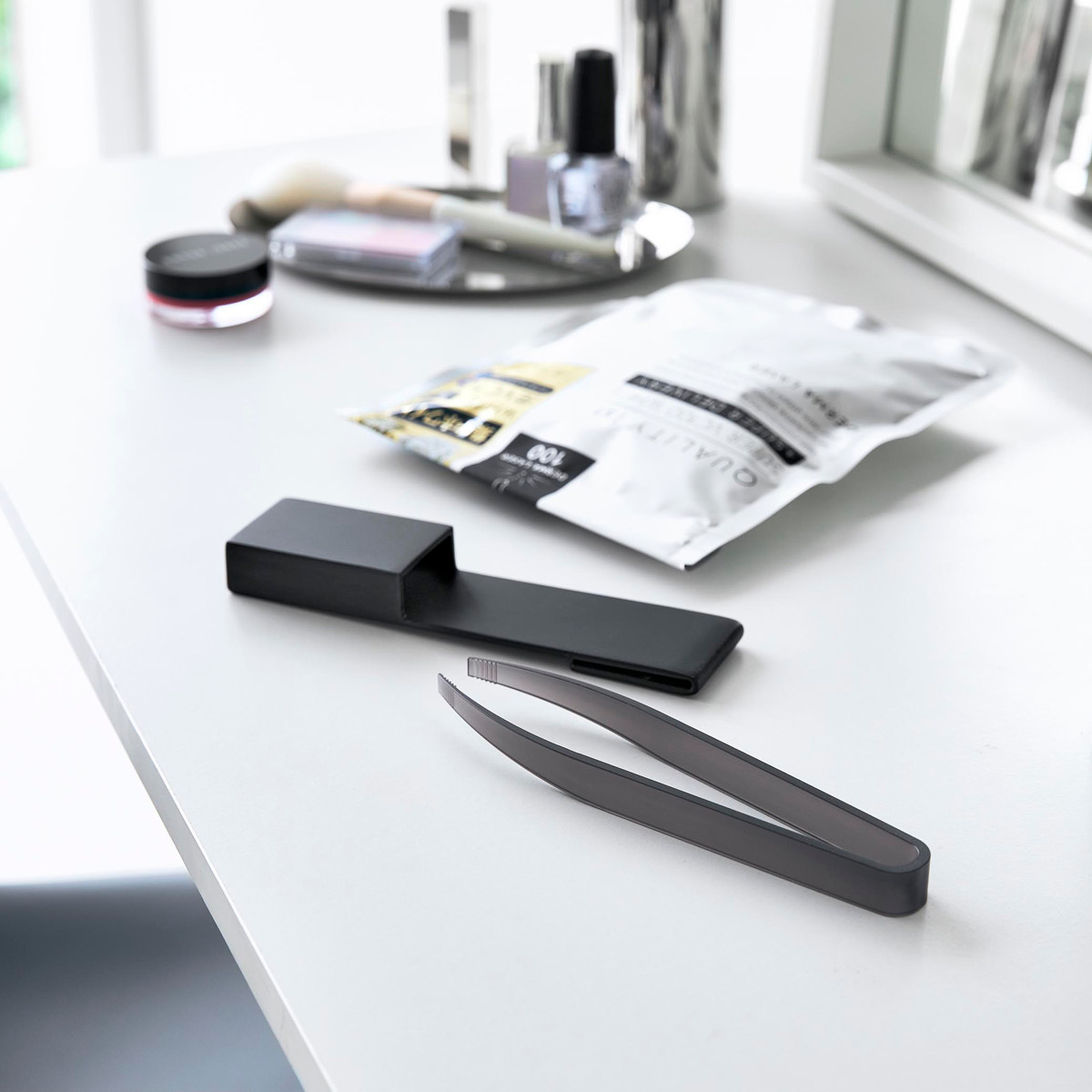 山崎実業 tower ホルダー付きフェイスマスクトング タワー ( 4903208014090 タワーシリーズ フェイスマスクトング ホルダー付き 衛生的 通気性 フェイスマスク用 フェイスマスク 洗面所 フェイスパック パック ホルダー トング ) 【ホワイト】 ホワイト