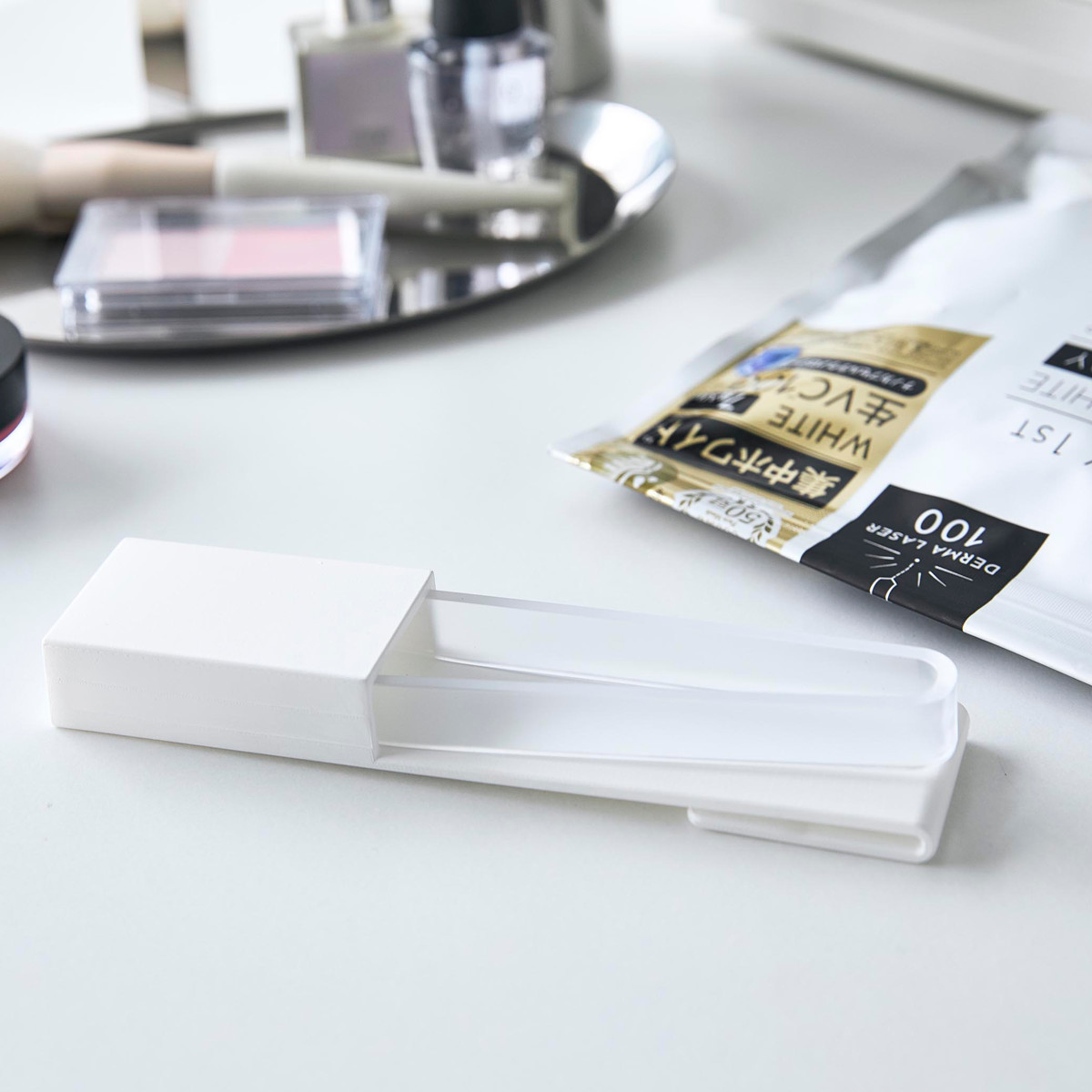 山崎実業 tower ホルダー付きフェイスマスクトング タワー ( 4903208014090 タワーシリーズ フェイスマスクトング ホルダー付き 衛生的 通気性 フェイスマスク用 フェイスマスク 洗面所 フェイスパック パック ホルダー トング ) 【ホワイト】 ホワイト