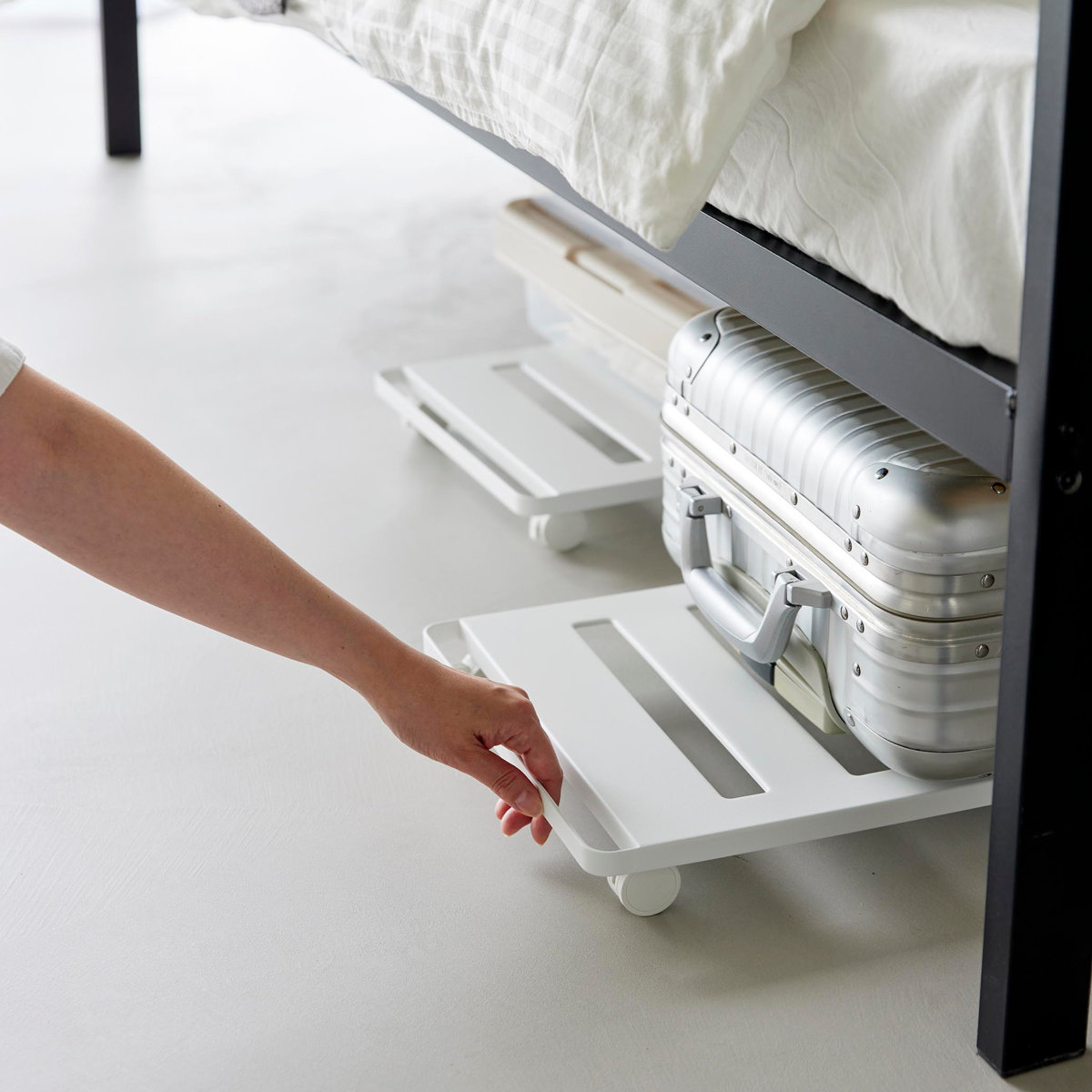 山崎実業 tower 押入れ収納ロング台車 タワー ( 4903208014175 タワーシリーズ 押入れ収納 台車 ロング台車 取っ手付き キャリーワゴン キャリー キャリー台車 ラック キャスター付きラック ハンドル付き ロング スリム ) 【ブラック】 ブラック