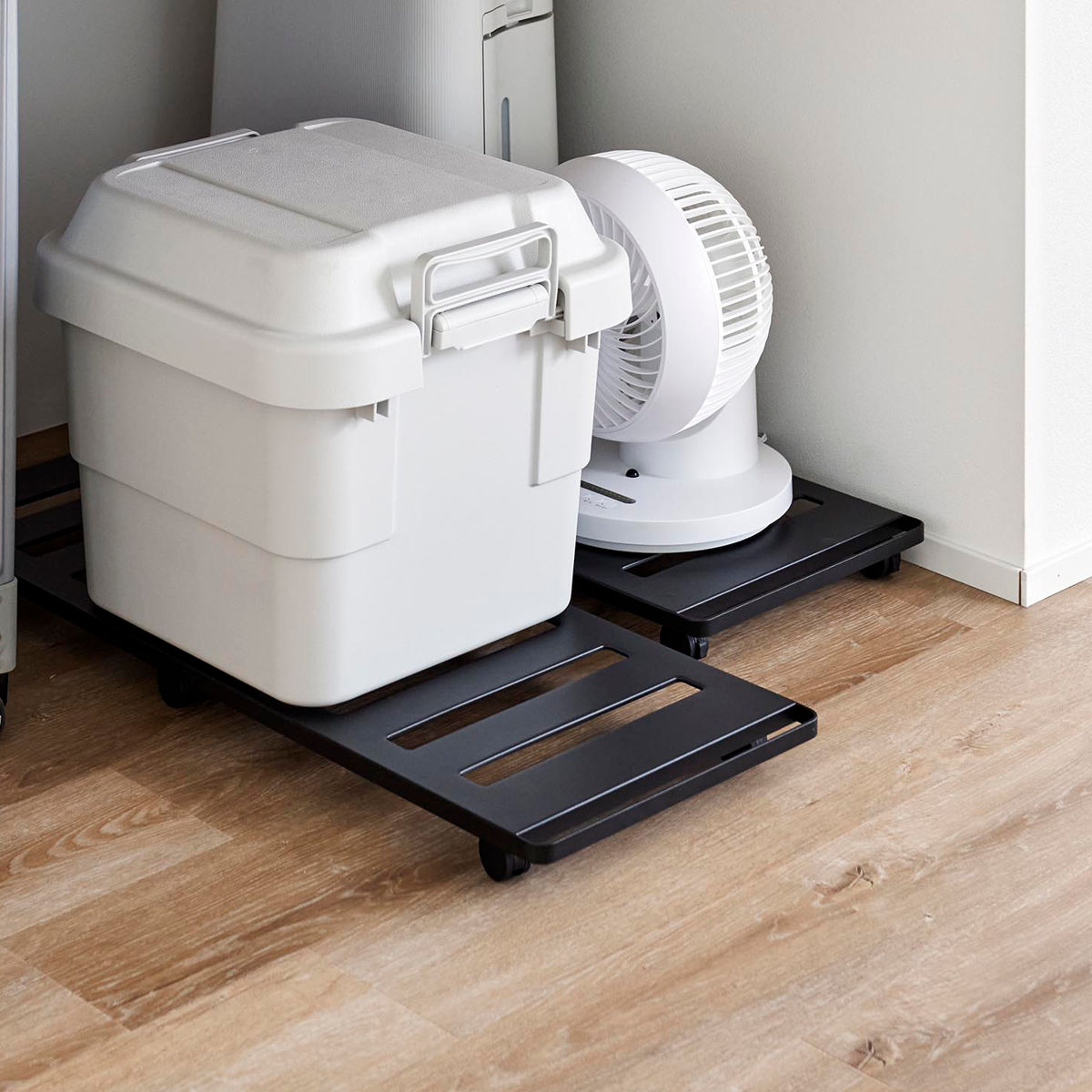 山崎実業 tower 押入れ収納ロング台車 タワー ( 4903208014175 タワーシリーズ 押入れ収納 台車 ロング台車 取っ手付き キャリーワゴン キャリー キャリー台車 ラック キャスター付きラック ハンドル付き ロング スリム ) 【ブラック】 ブラック